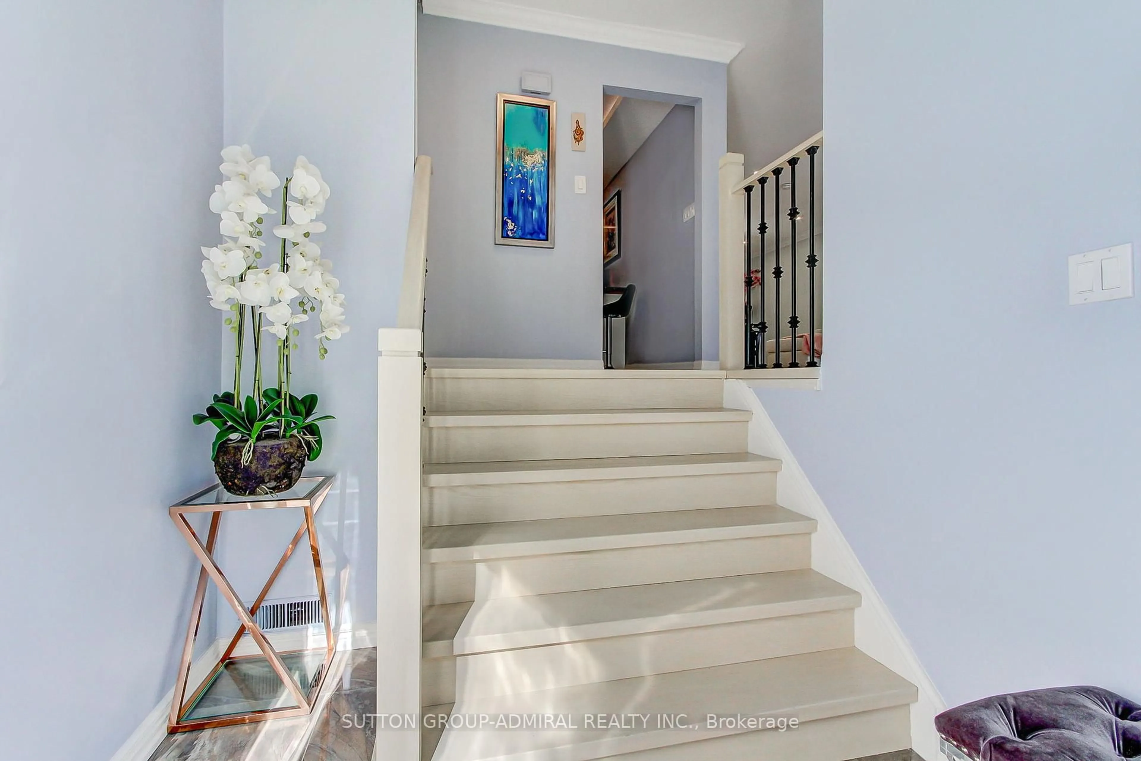 Indoor foyer for 1559 Shale Oak Mews, Mississauga Ontario L4W 2M1