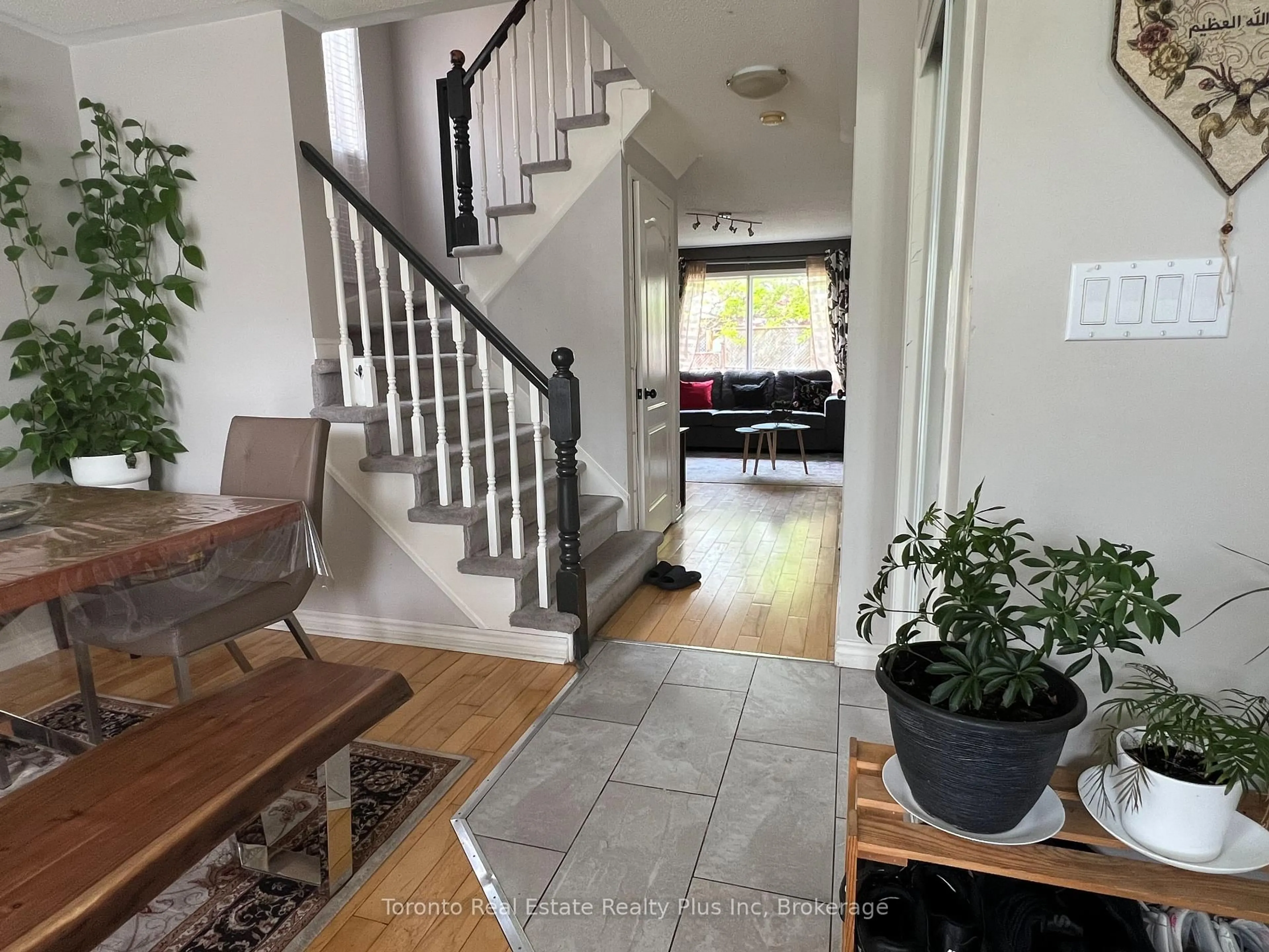 Indoor entryway for 719 Hutchinson Ave, Milton Ontario L9T 6A6