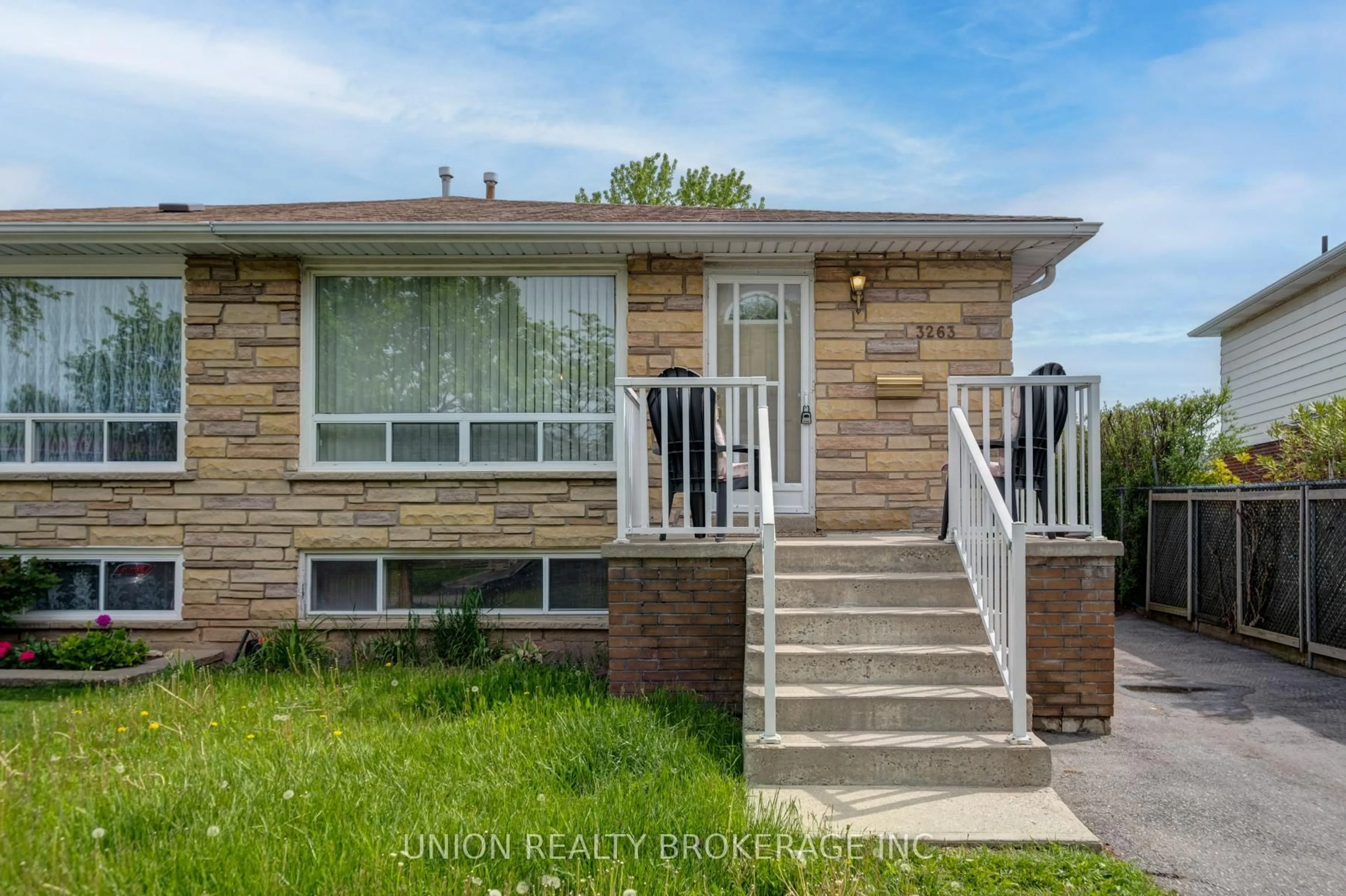 Home with brick exterior material, street for 3263 Klaiman Dr, Mississauga Ontario L4Y 3C7