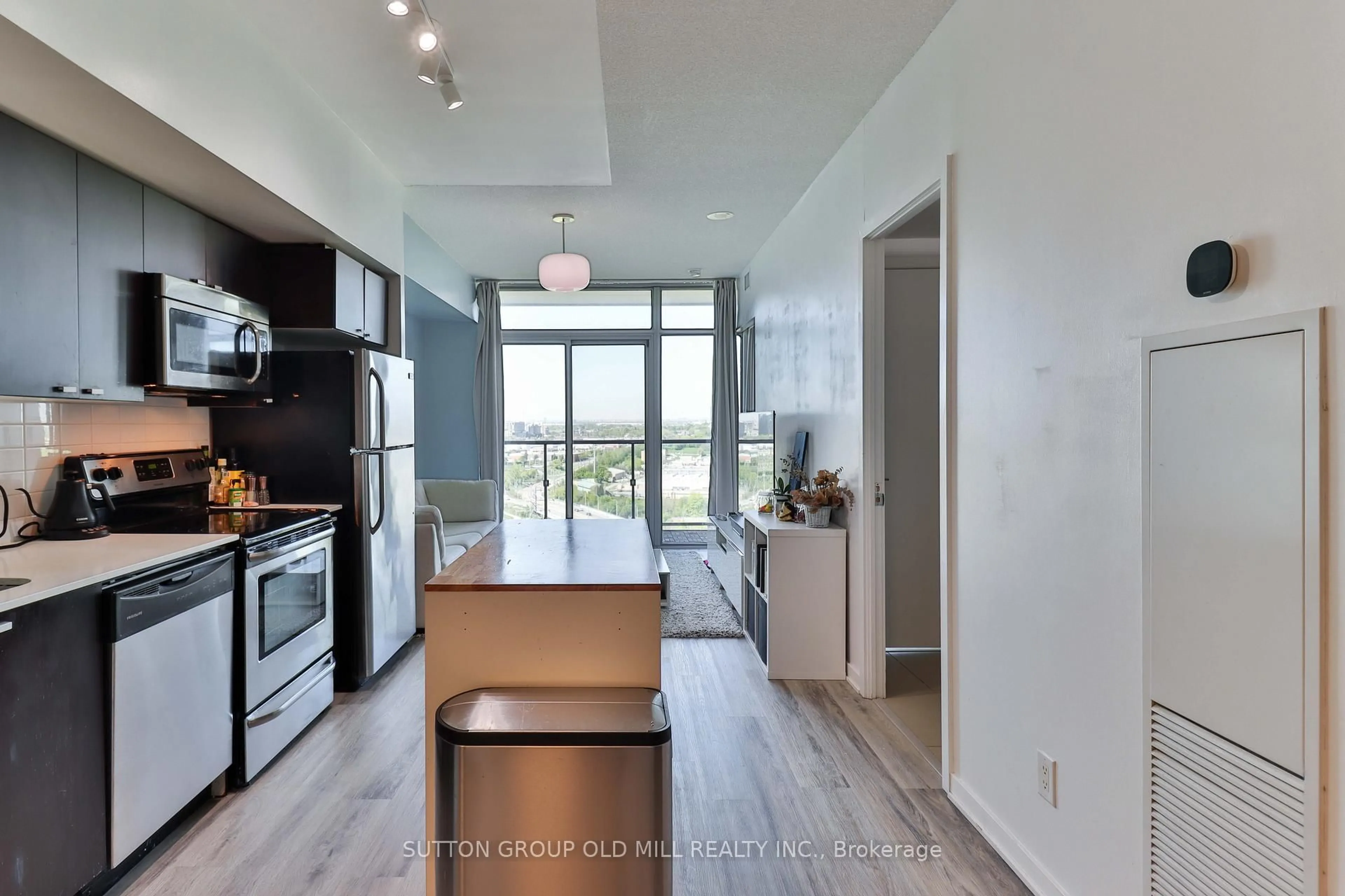Open concept kitchen, unknown for 105 The Queensway #1904, Toronto Ontario M6S 5B5