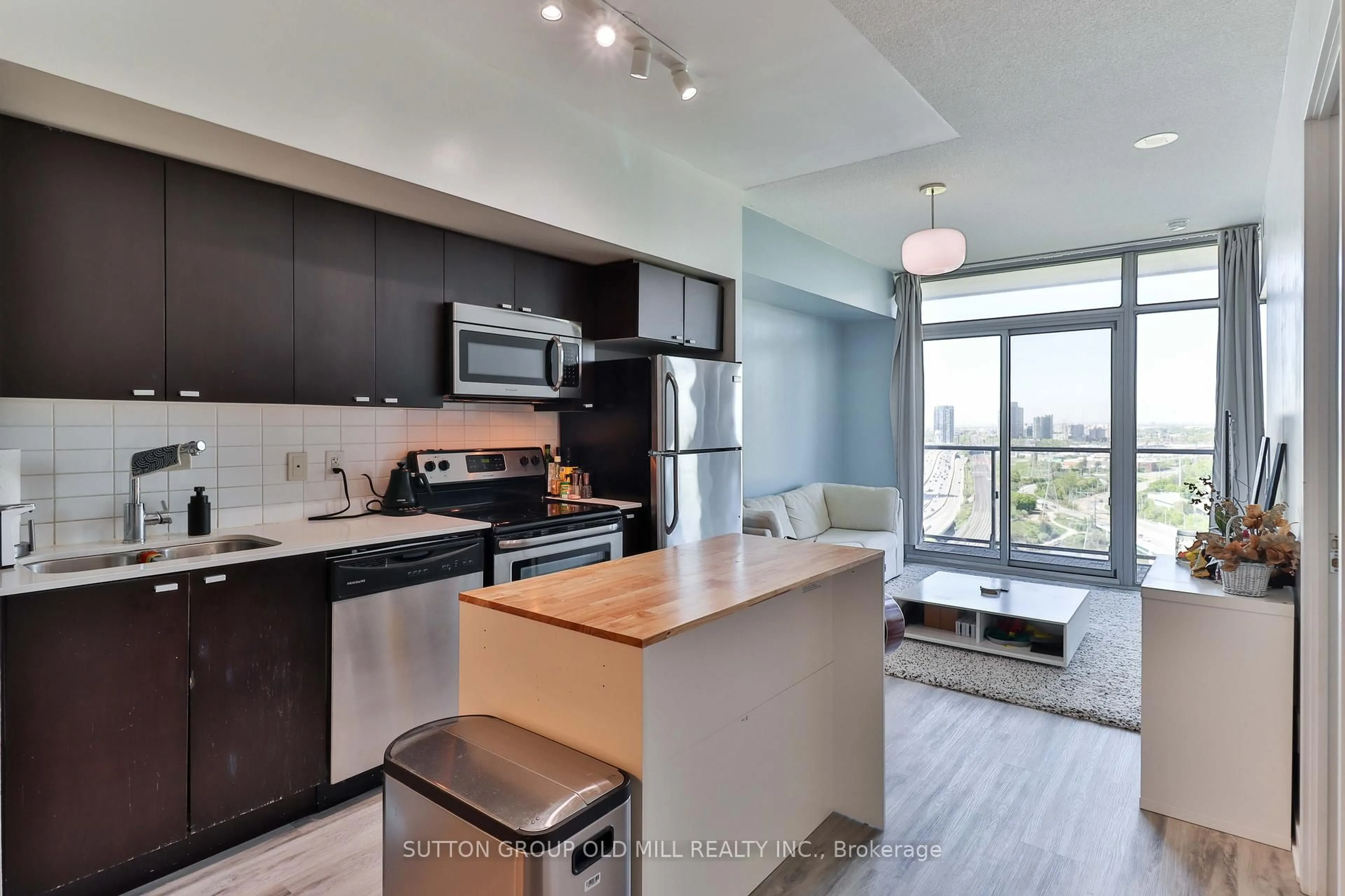 Open concept kitchen, unknown for 105 The Queensway #1904, Toronto Ontario M6S 5B5