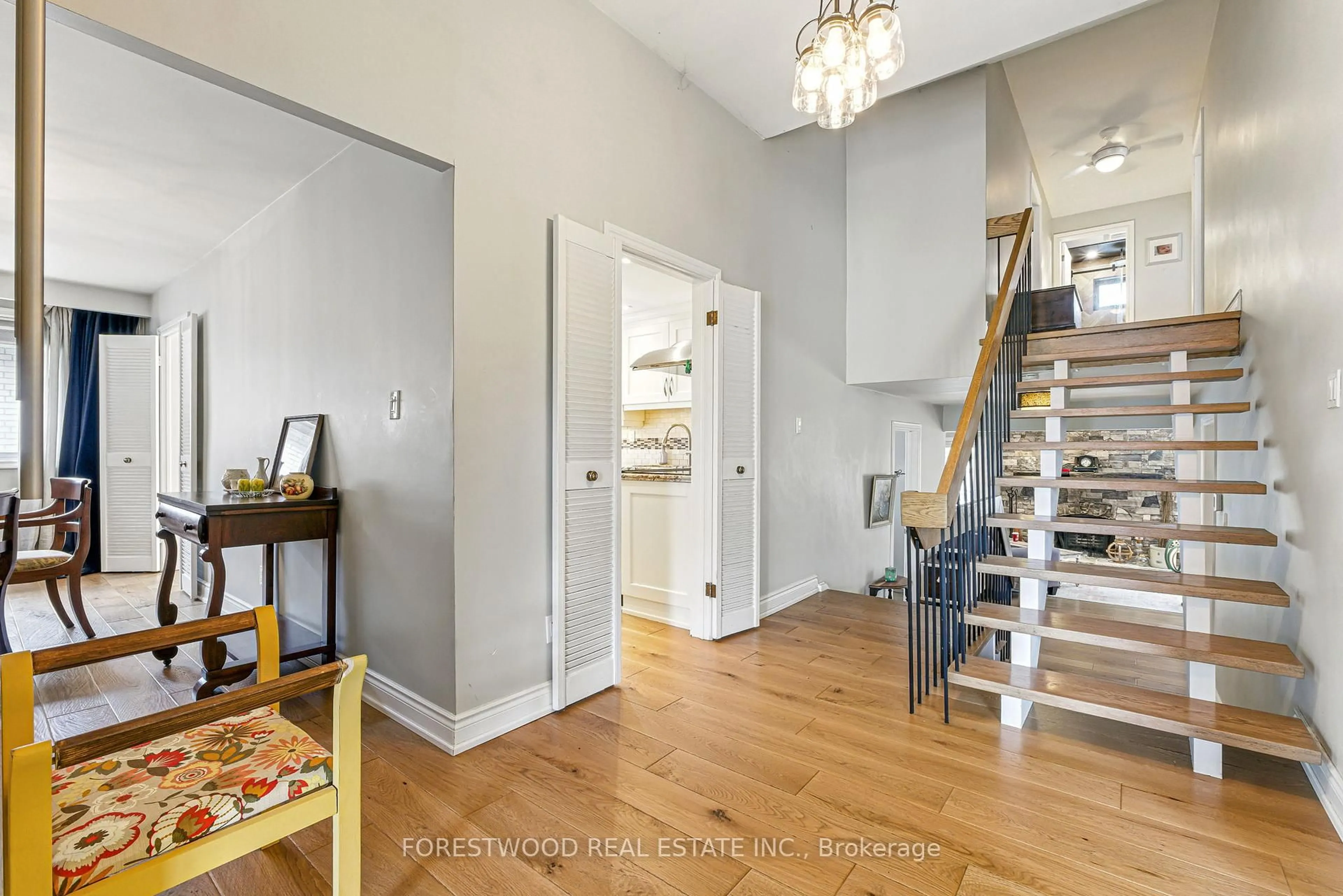 Unknown for 312 Lenel Crt, Mississauga Ontario L5A 1R9
