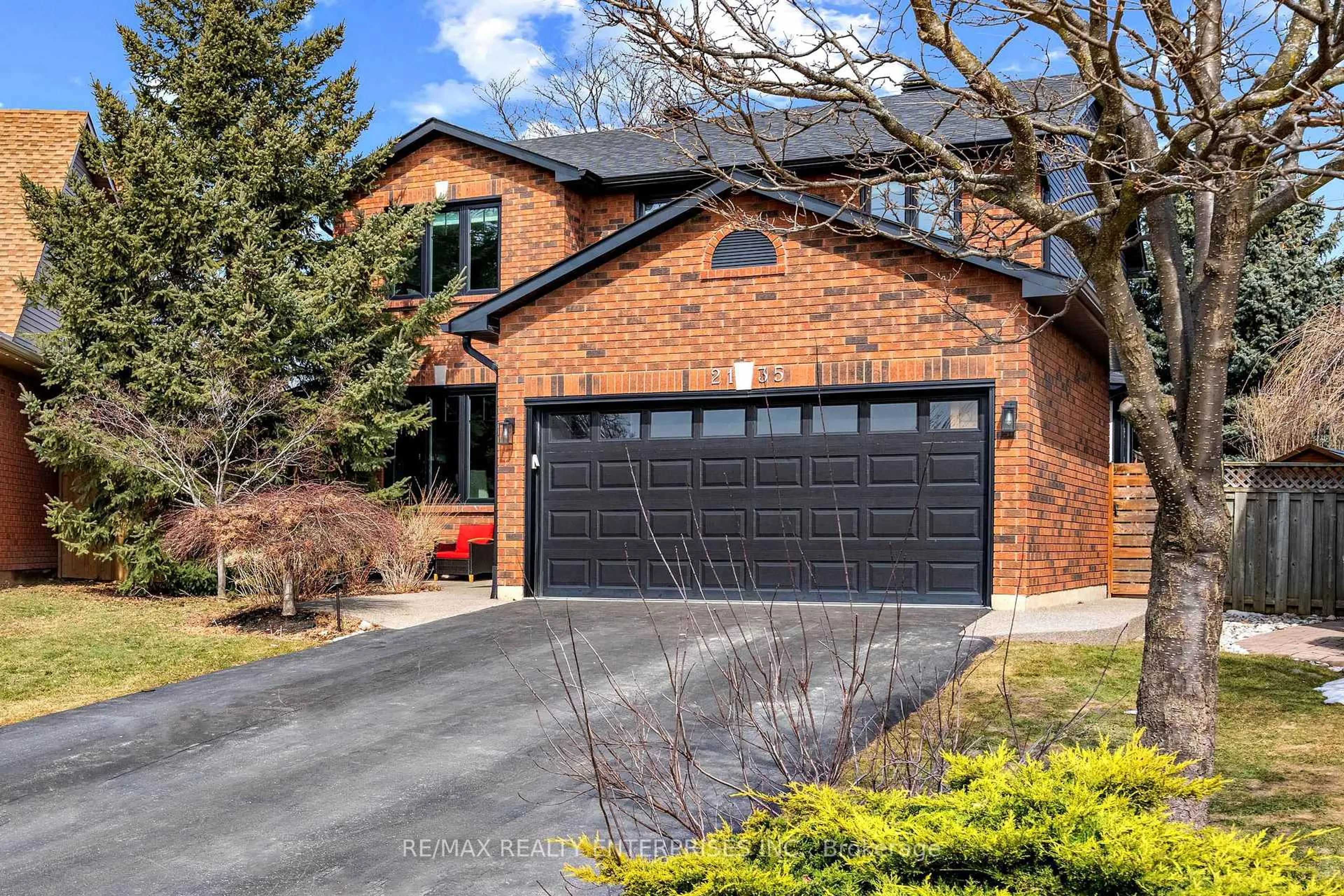 Home with brick exterior material, street for 2135 Chrisdon Rd, Burlington Ontario L7M 3S4