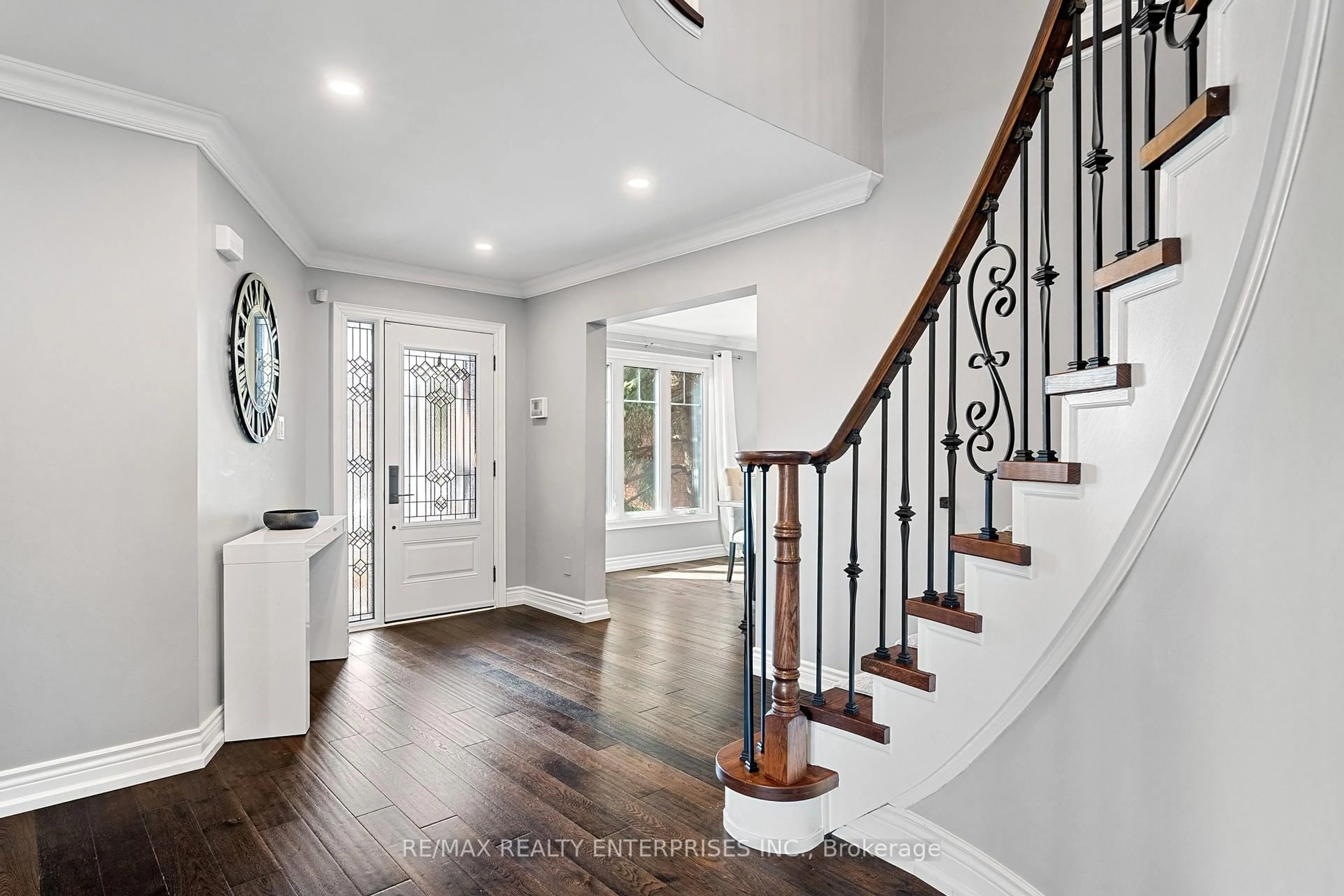 Indoor entryway for 2135 Chrisdon Rd, Burlington Ontario L7M 3S4
