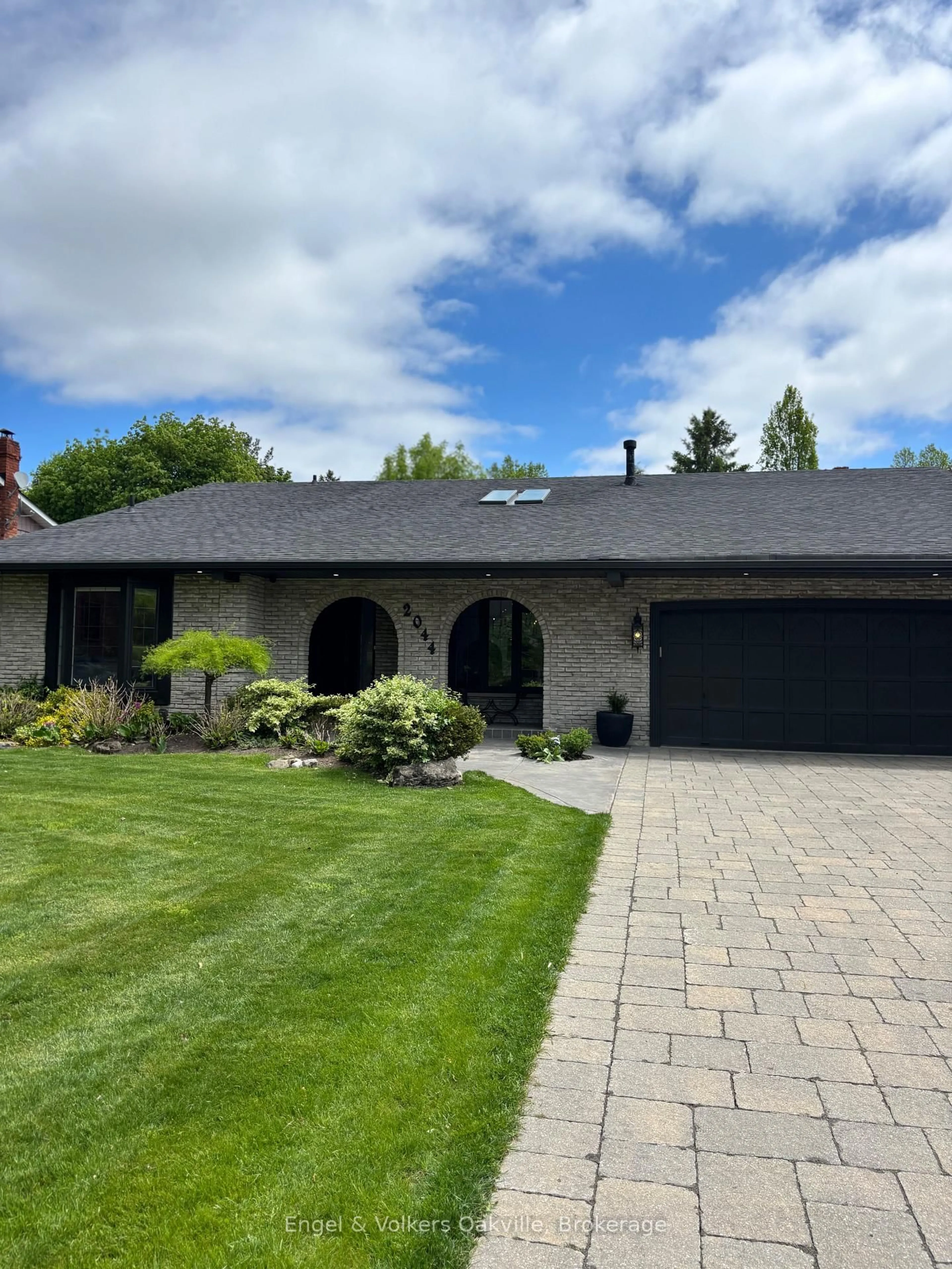 Unknown for 2044 Mississauga Rd, Mississauga Ontario L5H 2K6