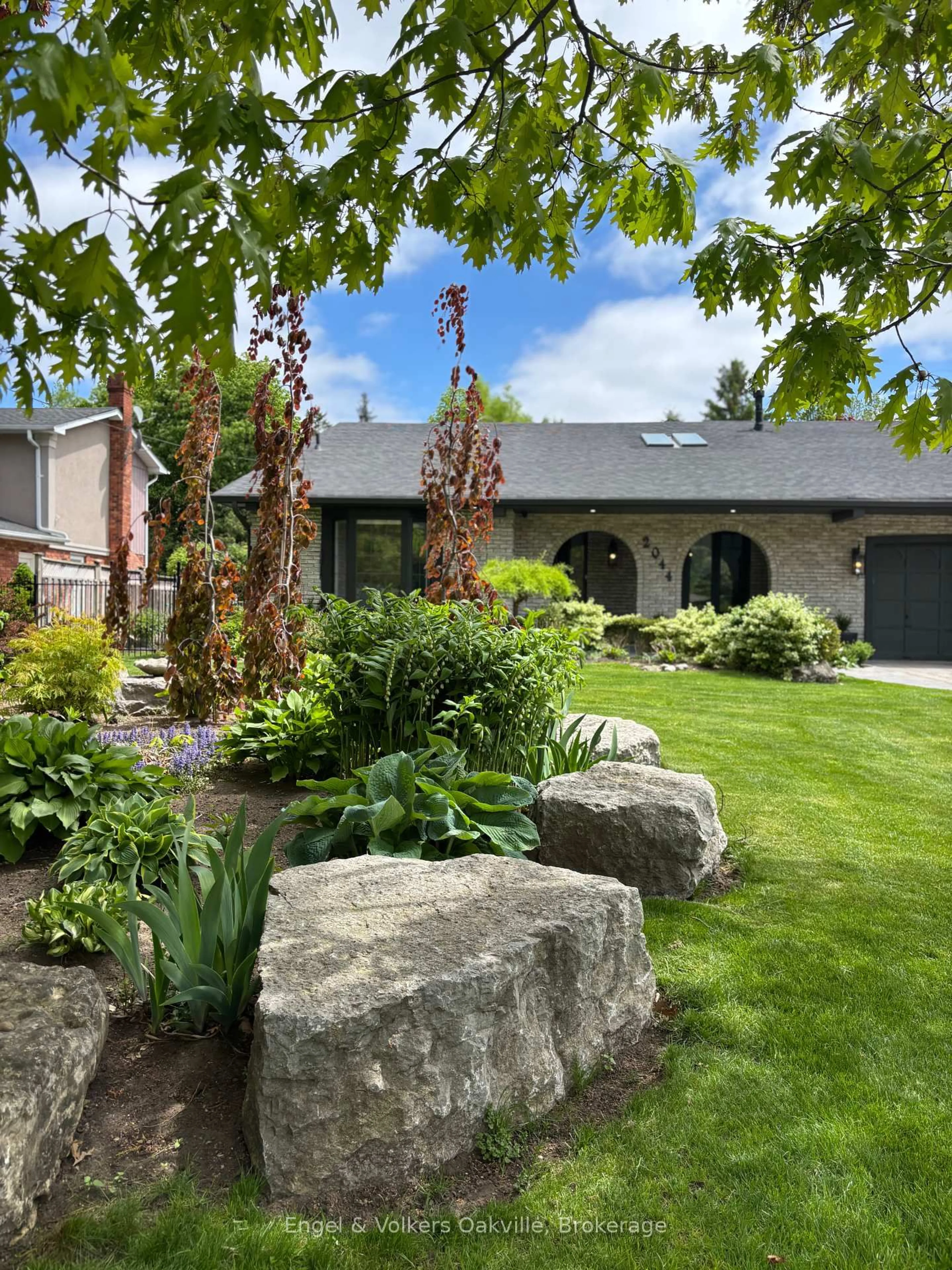 Unknown for 2044 Mississauga Rd, Mississauga Ontario L5H 2K6