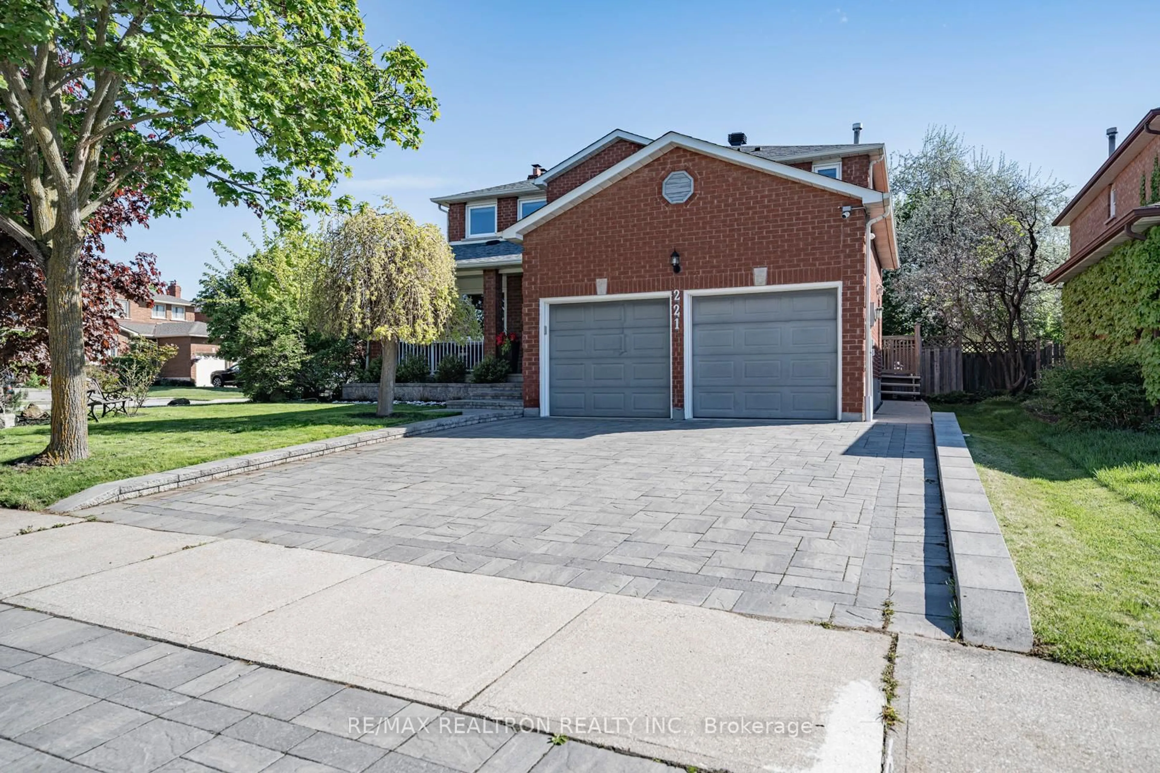 Home with brick exterior material, street for 221 Old Orchard Circ, Oakville Ontario L6H 4N6