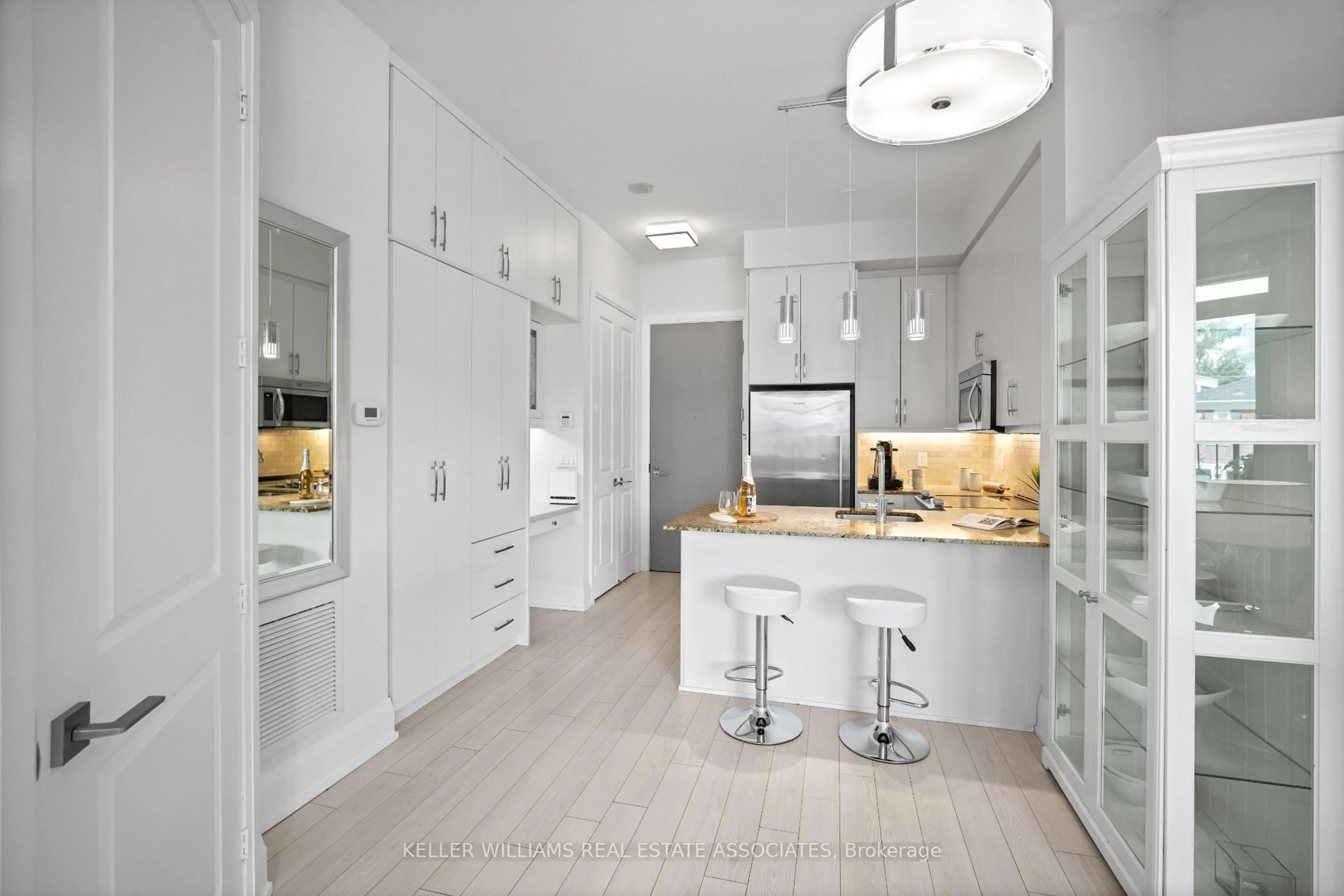 Contemporary kitchen, ceramic/tile floor for 2 Old Mill Dr #103, Toronto Ontario M6S 0A1