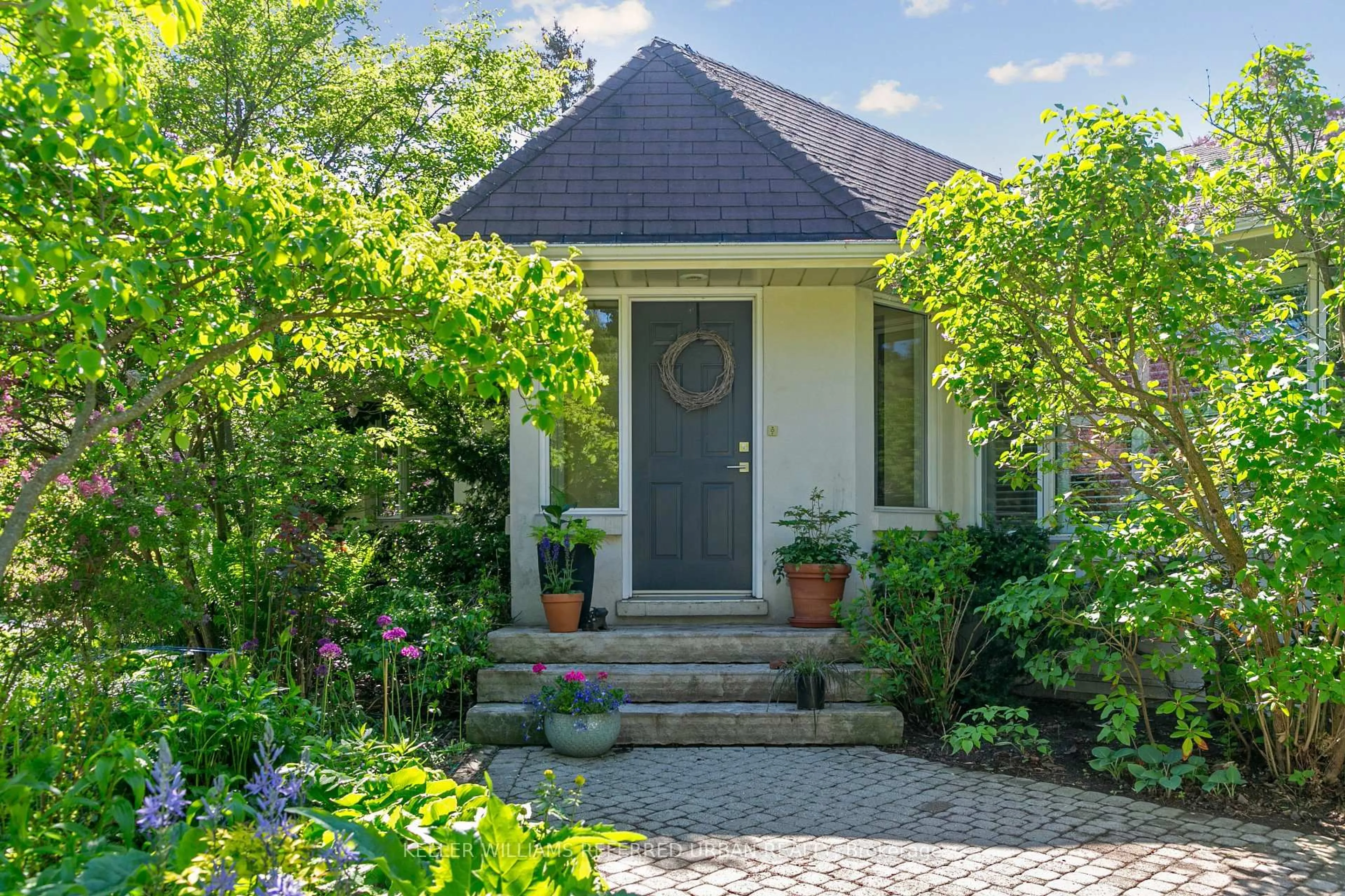 Unknown for 384 Maplehurst Ave, Oakville Ontario L6L 4Y5