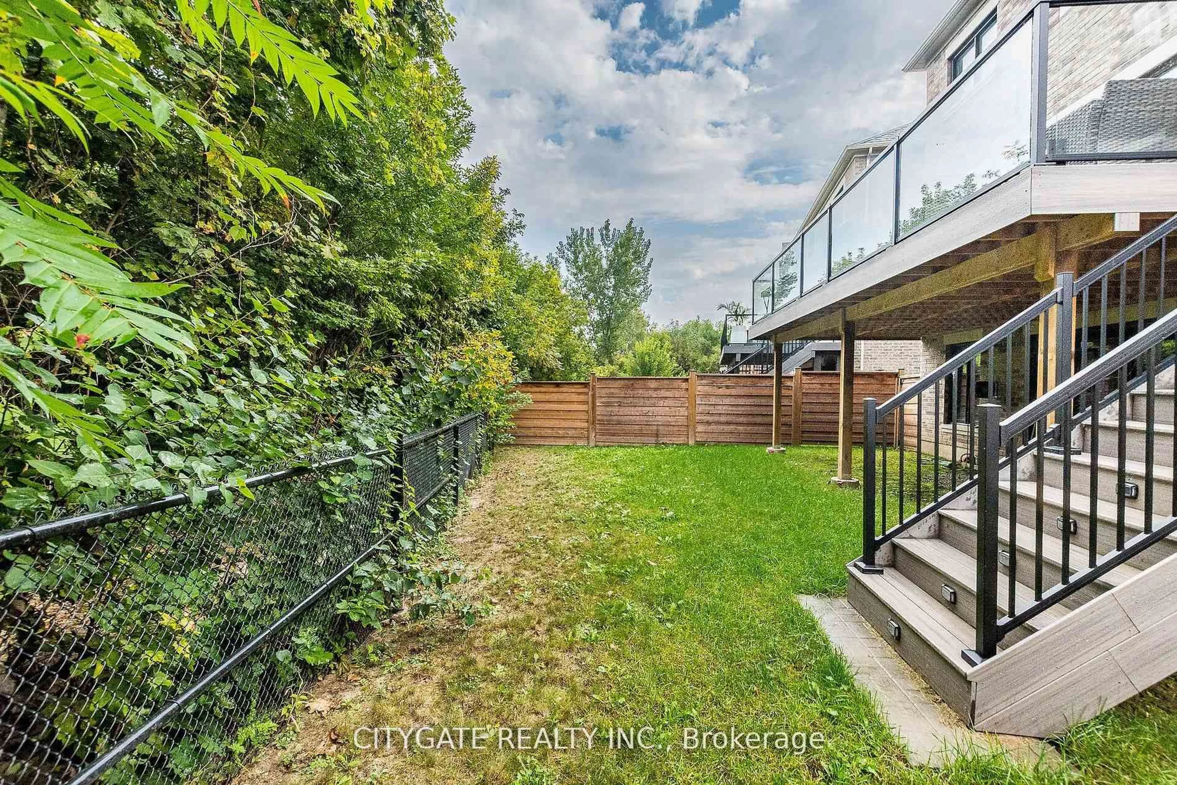A pic from outside/outdoor area/front of a property/back of a property/a pic from drone, unknown for 44 elysian fields Circ, Brampton Ontario L6Y 6E9