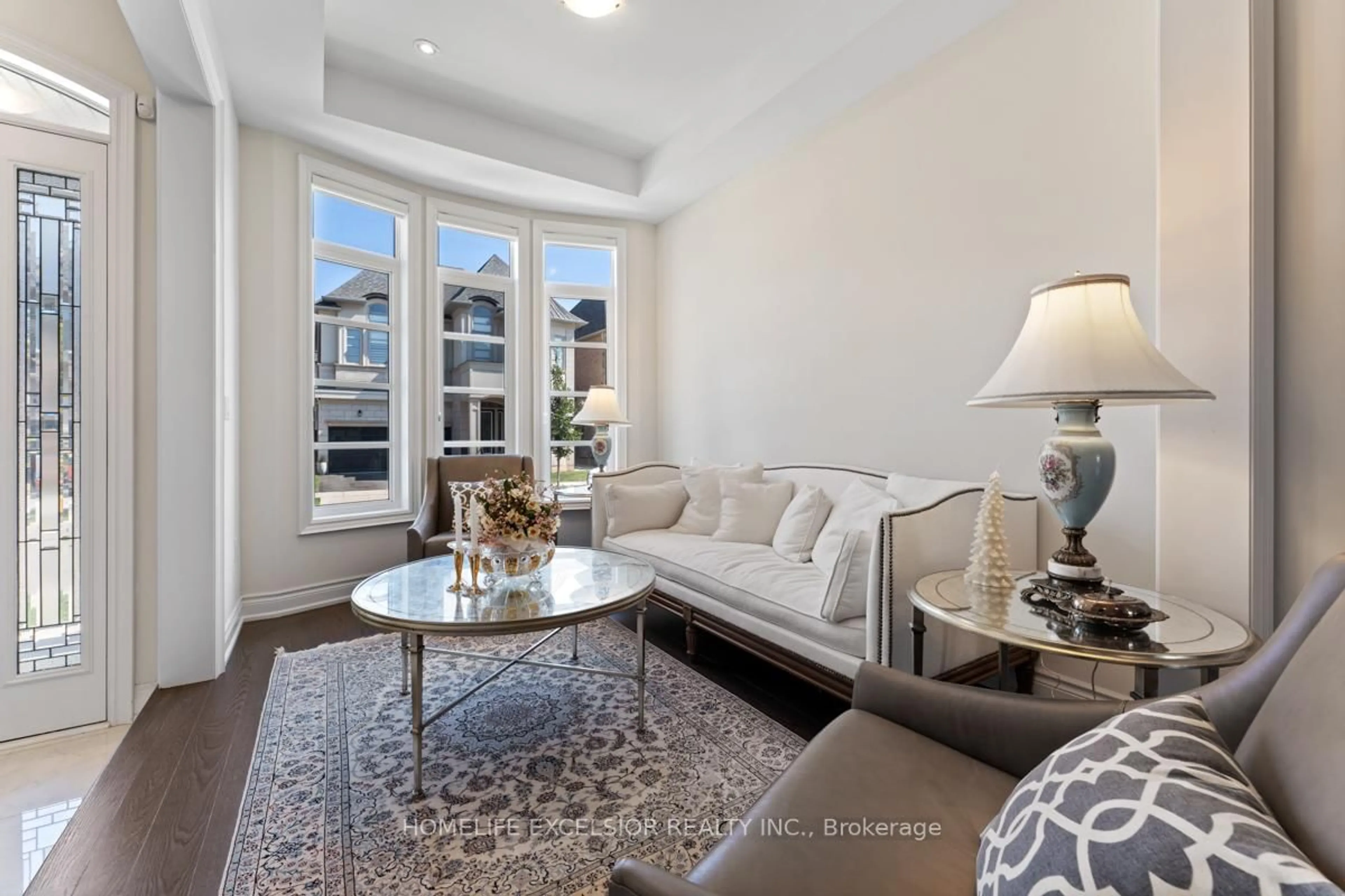Living room with furniture, unknown for 3128 Parsonage Cres, Oakville Ontario L6H 0T9