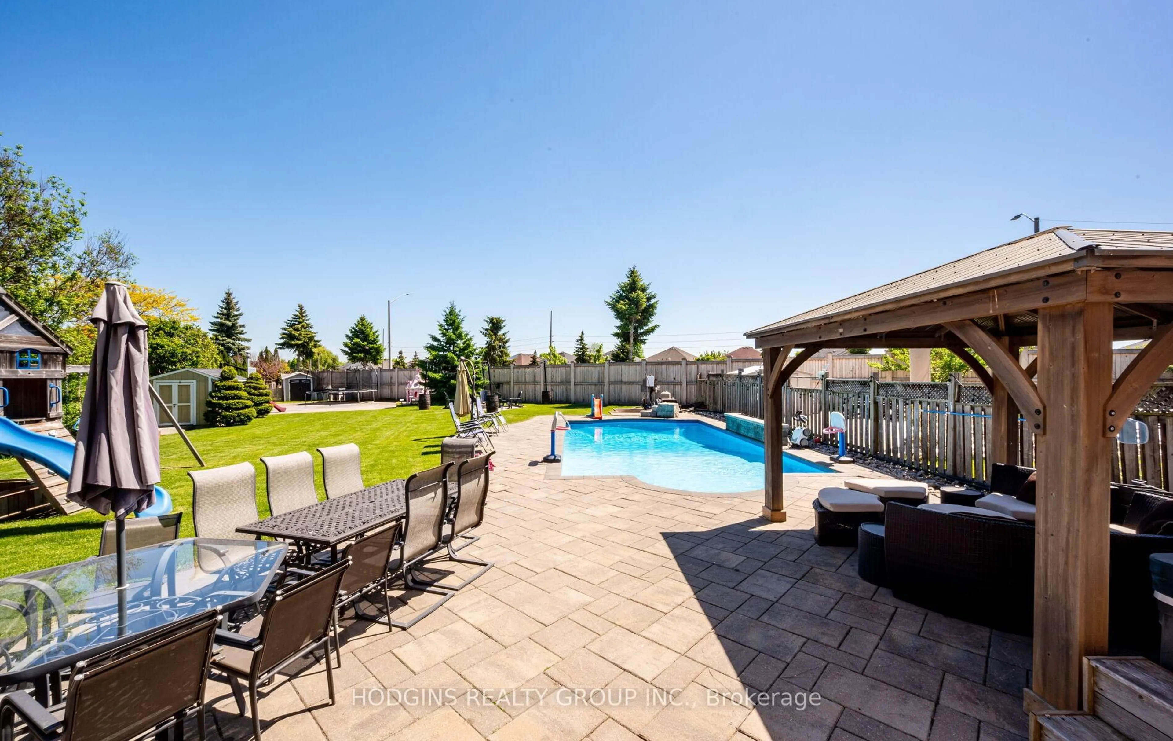 Patio, water/lake/river/ocean view for 1376 Avon Dr, Mississauga Ontario L5N 7Z3