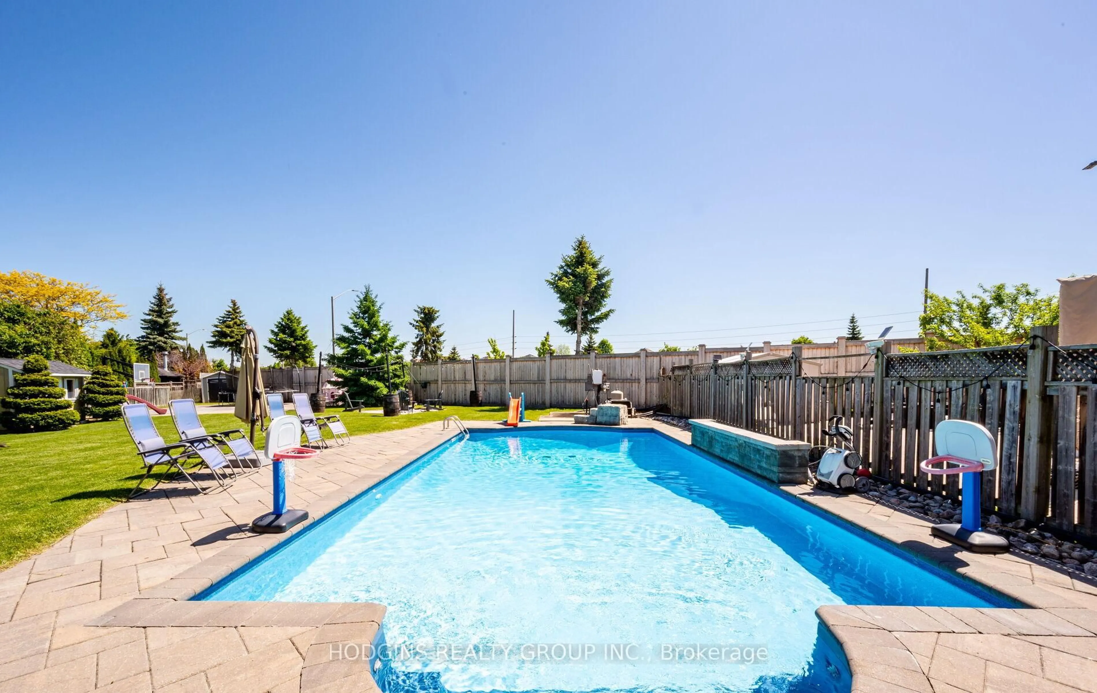 Pool for 1376 Avon Dr, Mississauga Ontario L5N 7Z3