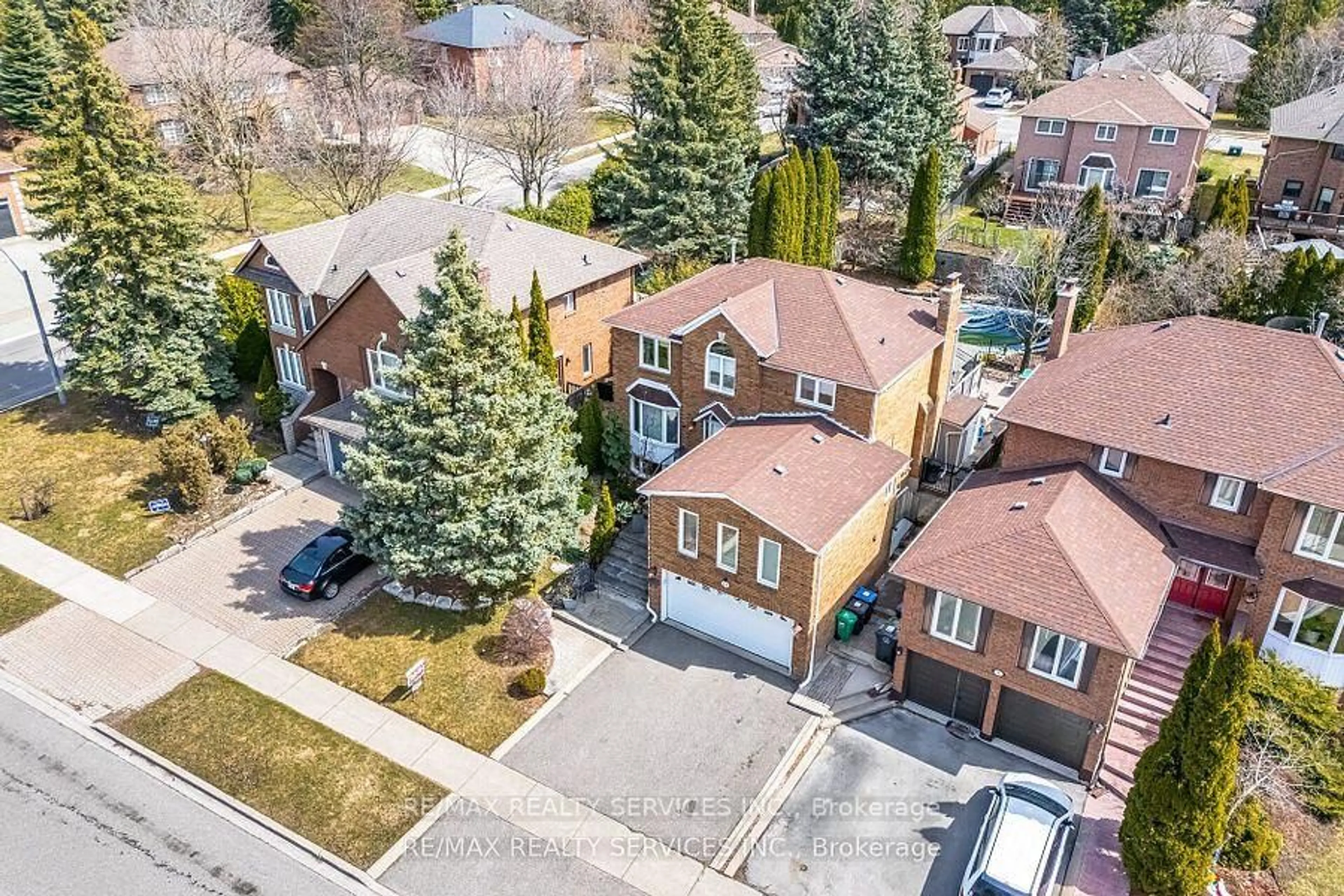 A pic from outside/outdoor area/front of a property/back of a property/a pic from drone, street for 41 Christie Dr, Brampton Ontario L6Z 3J6