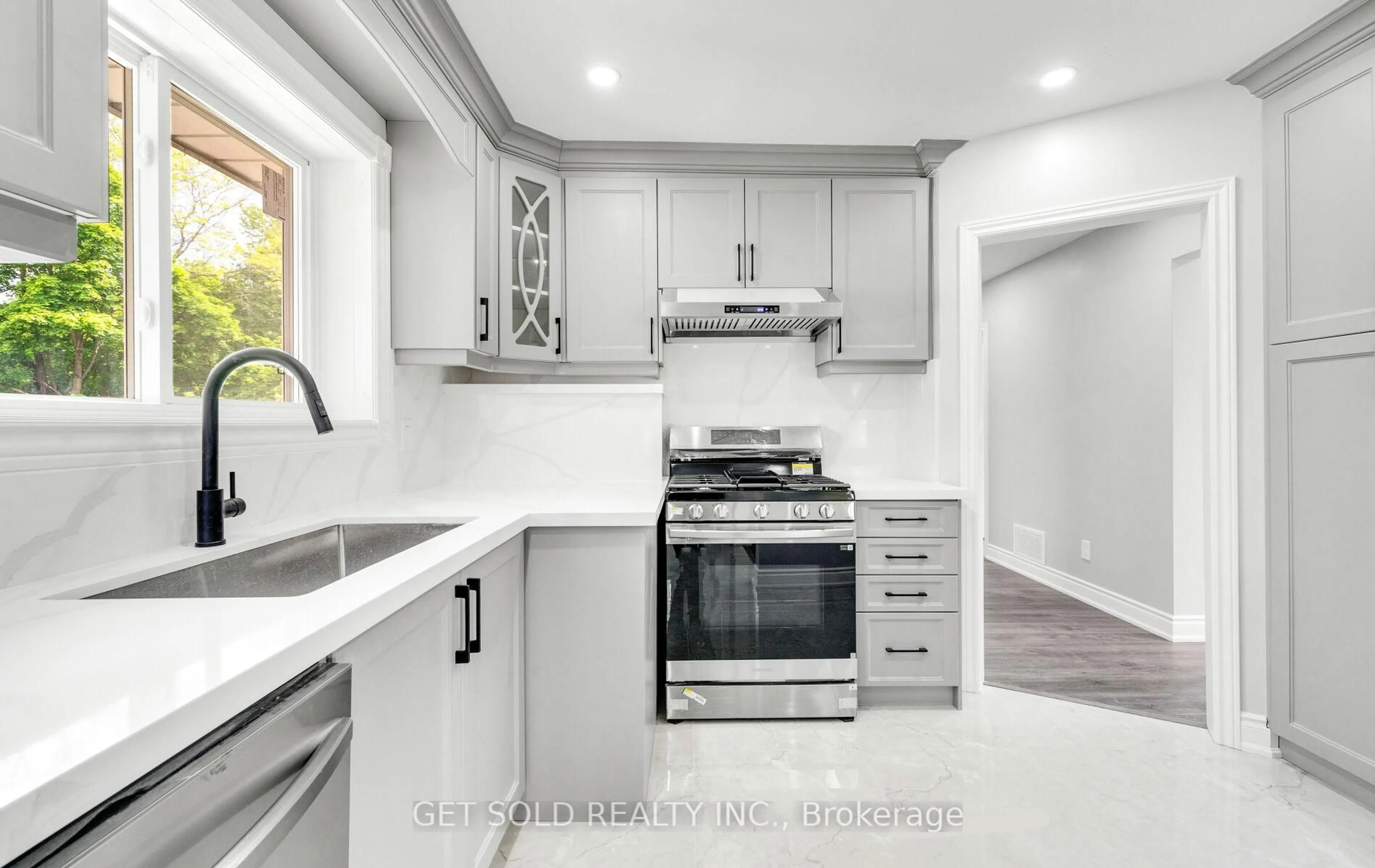 Open concept kitchen, ceramic/tile floor for 31 Bulbourne Rd, Toronto Ontario M9V 3N5
