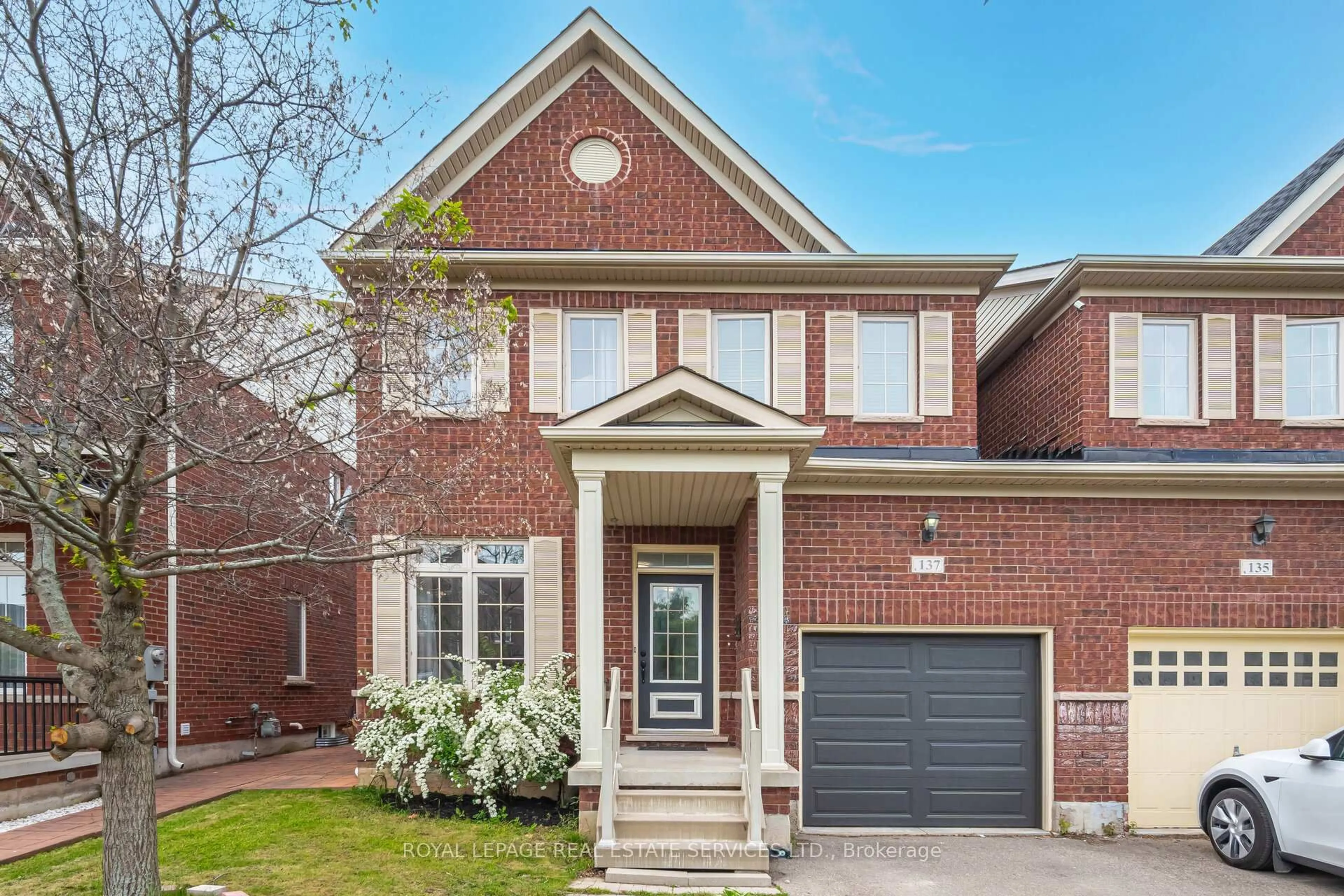 Home with brick exterior material, street for 137 Holmes Cres, Milton Ontario L9T 0V9