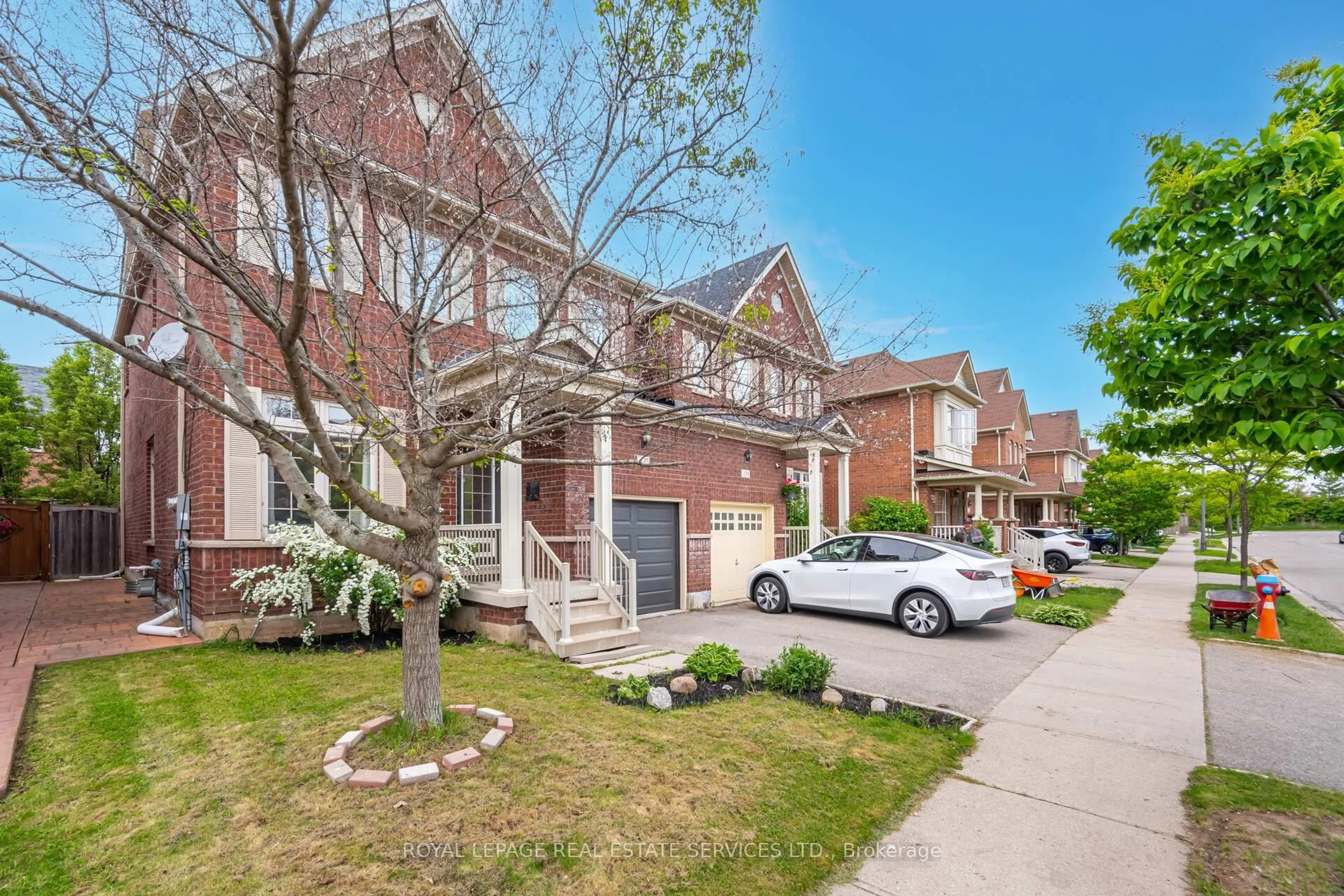 Home with brick exterior material, street for 137 Holmes Cres, Milton Ontario L9T 0V9