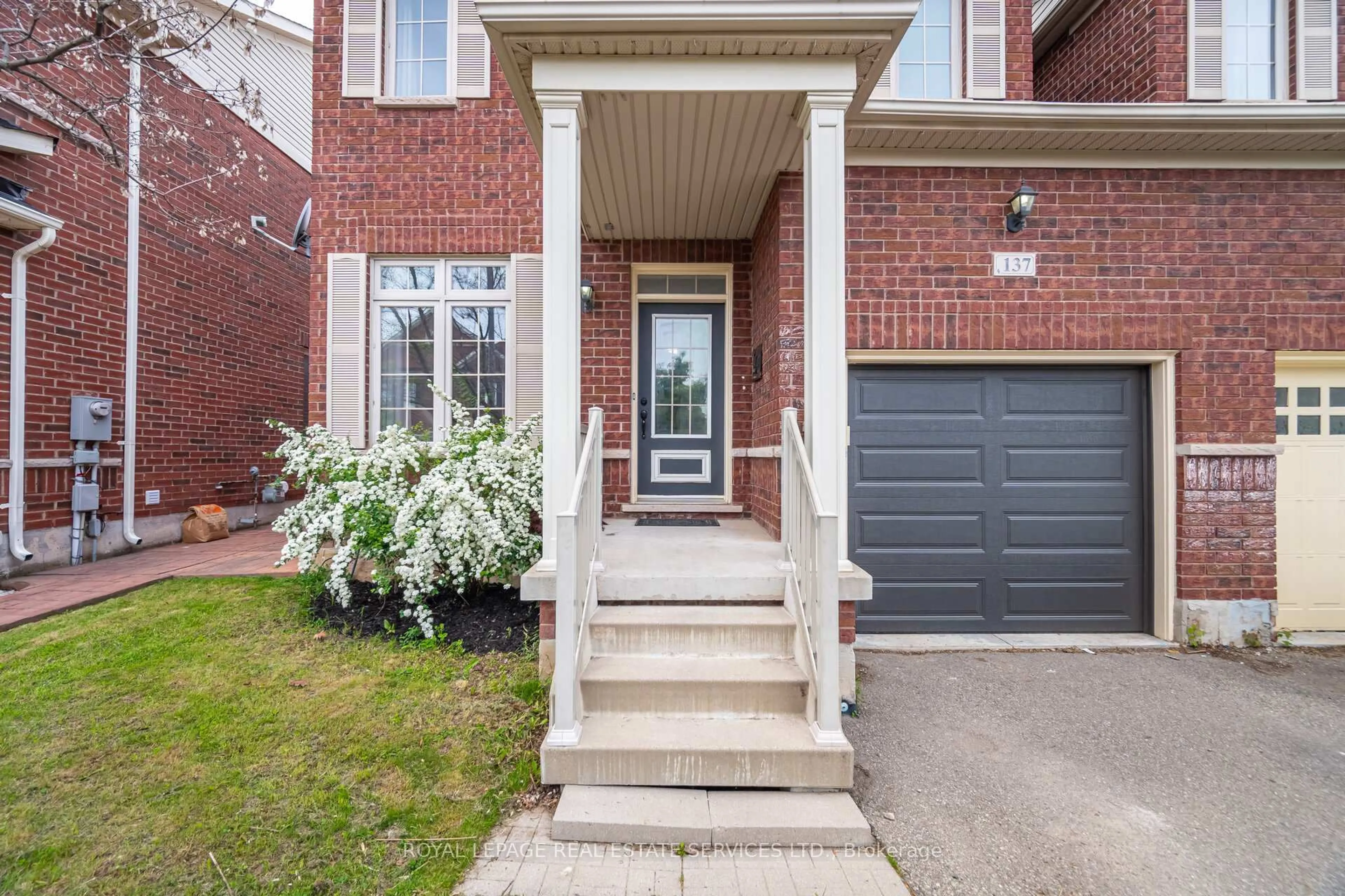 Home with brick exterior material, street for 137 Holmes Cres, Milton Ontario L9T 0V9