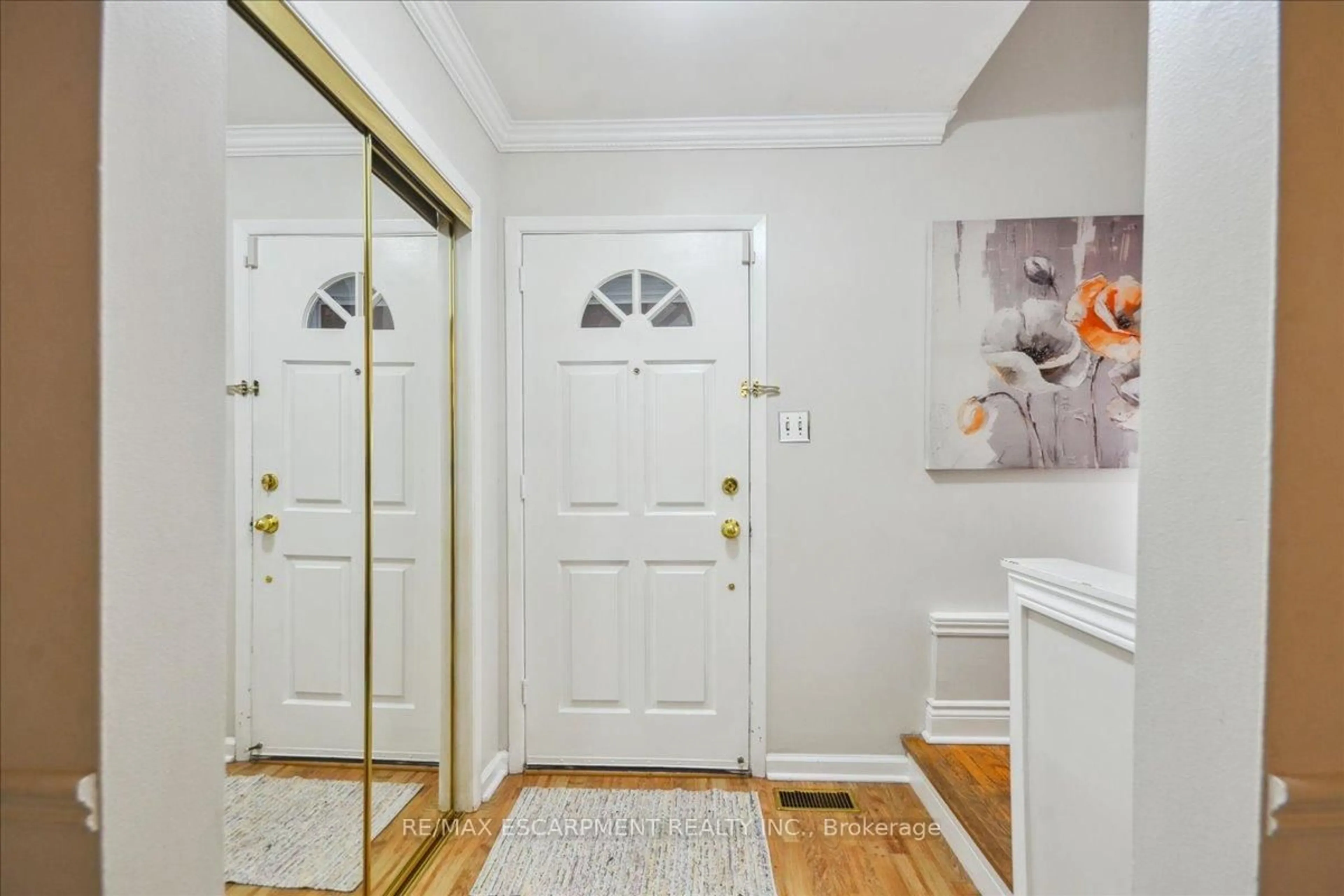 Indoor entryway for 53 Nadia Pl, Oakville Ontario L6H 1K1