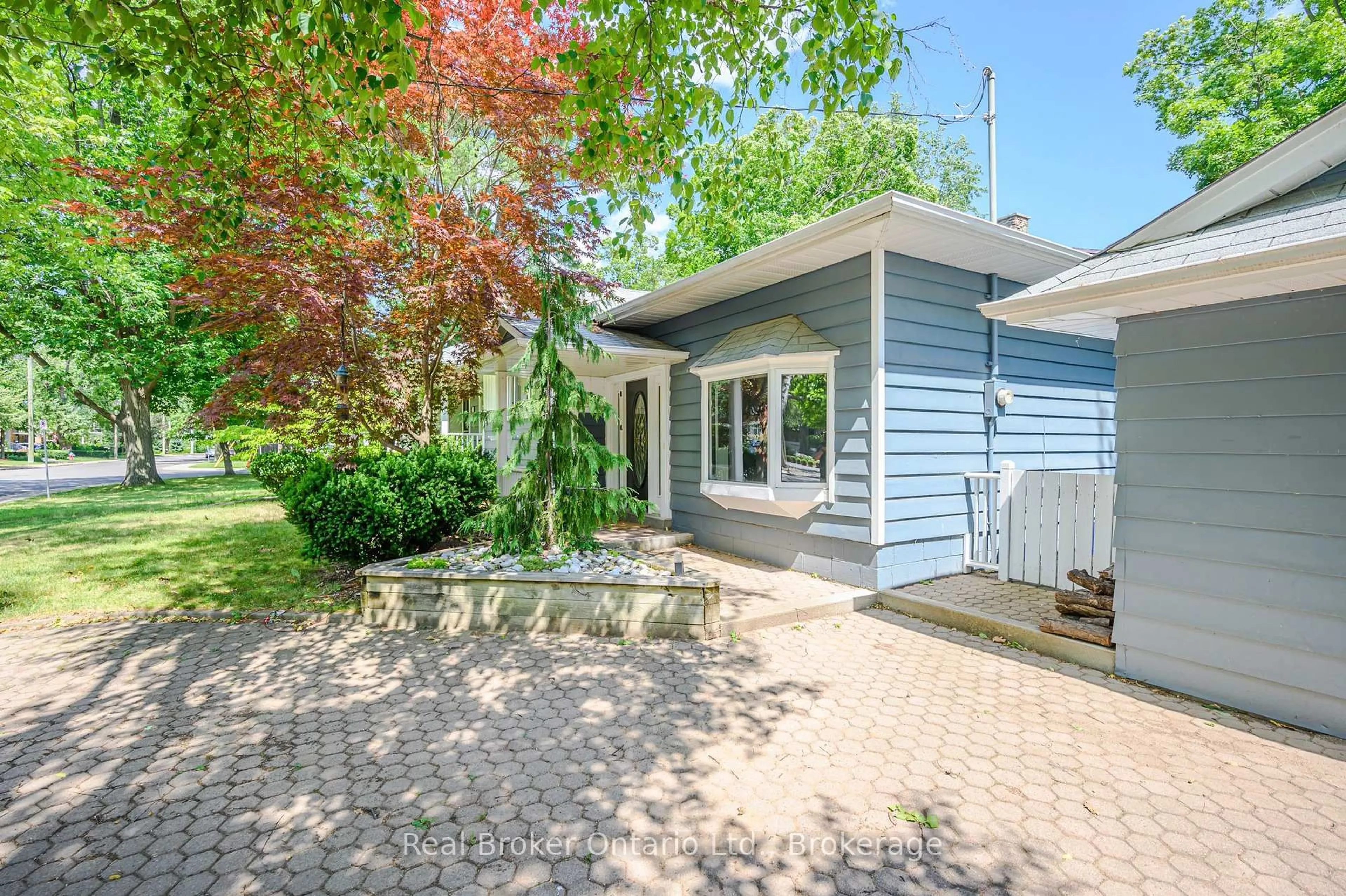 Unknown for 374 Spruce St, Oakville Ontario L6J 2H3