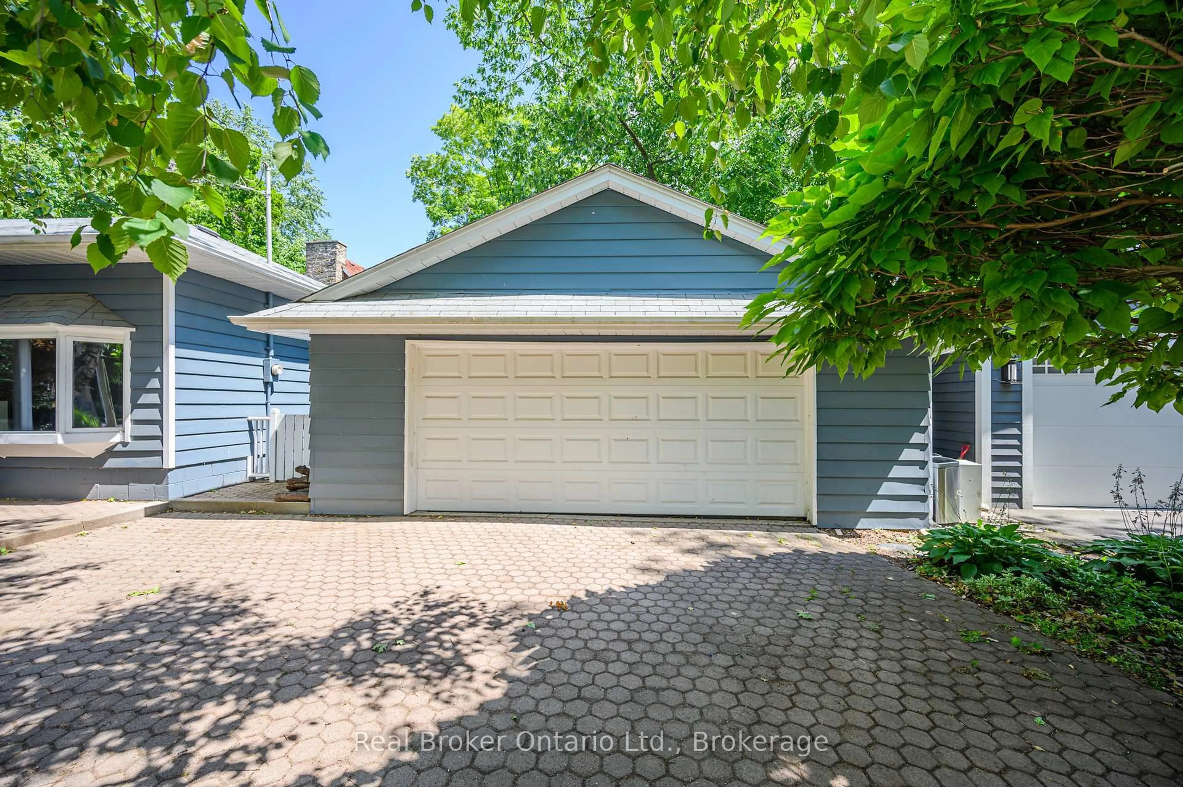 Unknown for 374 Spruce St, Oakville Ontario L6J 2H3