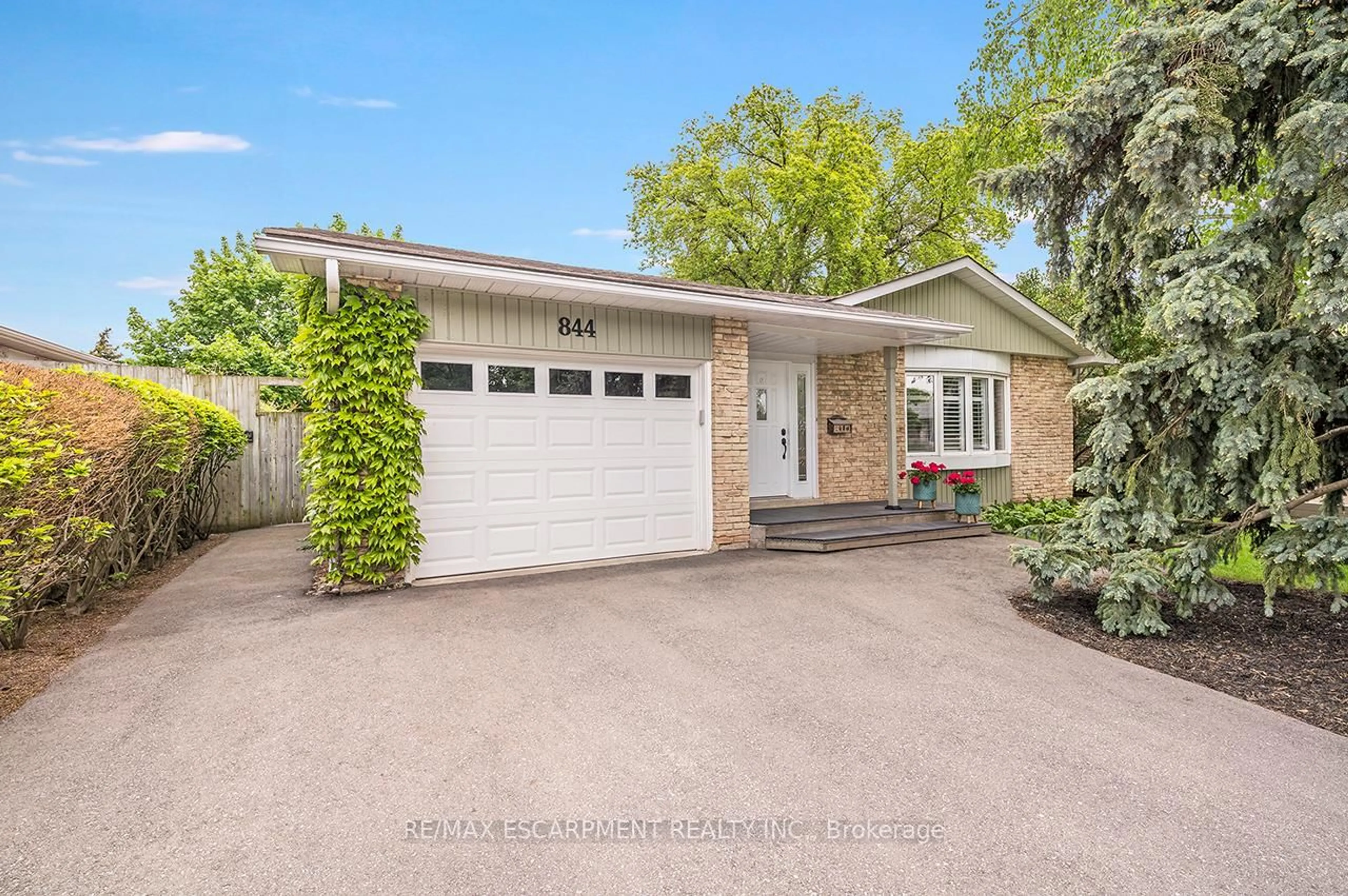 Home with brick exterior material, street for 844 Hemlock Dr, Milton Ontario L9T 3V5