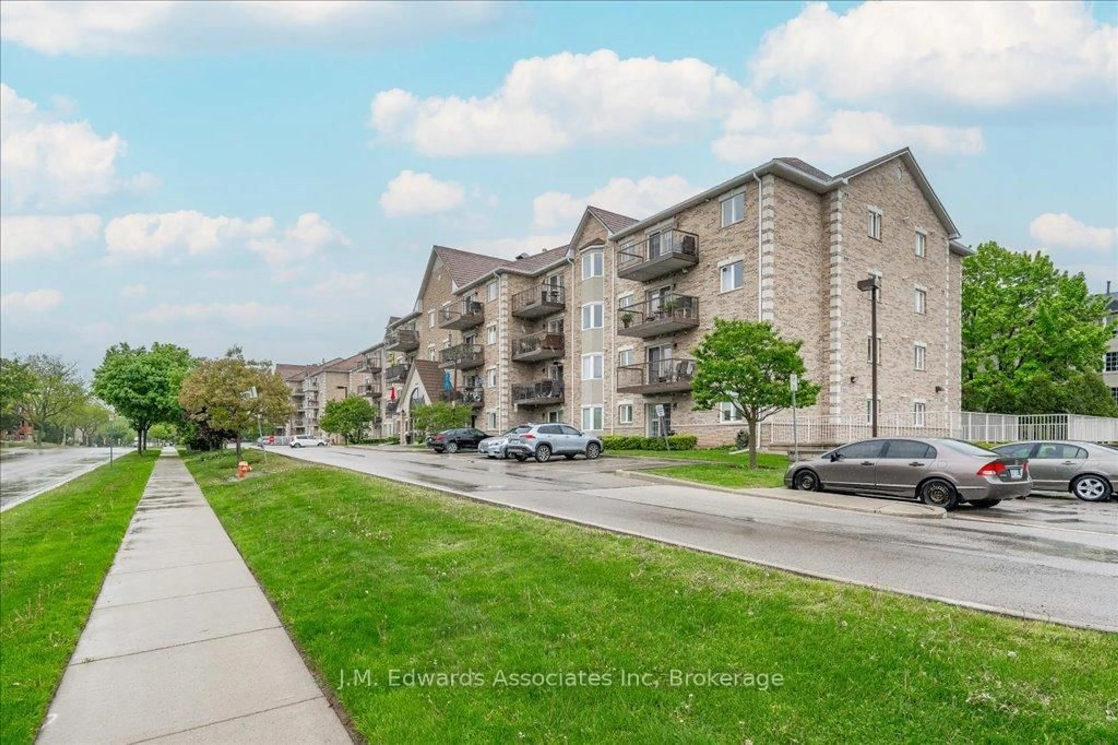 A pic from outside/outdoor area/front of a property/back of a property/a pic from drone, street for 4006 Kilmer Dr #310, Burlington Ontario L7M 4W4