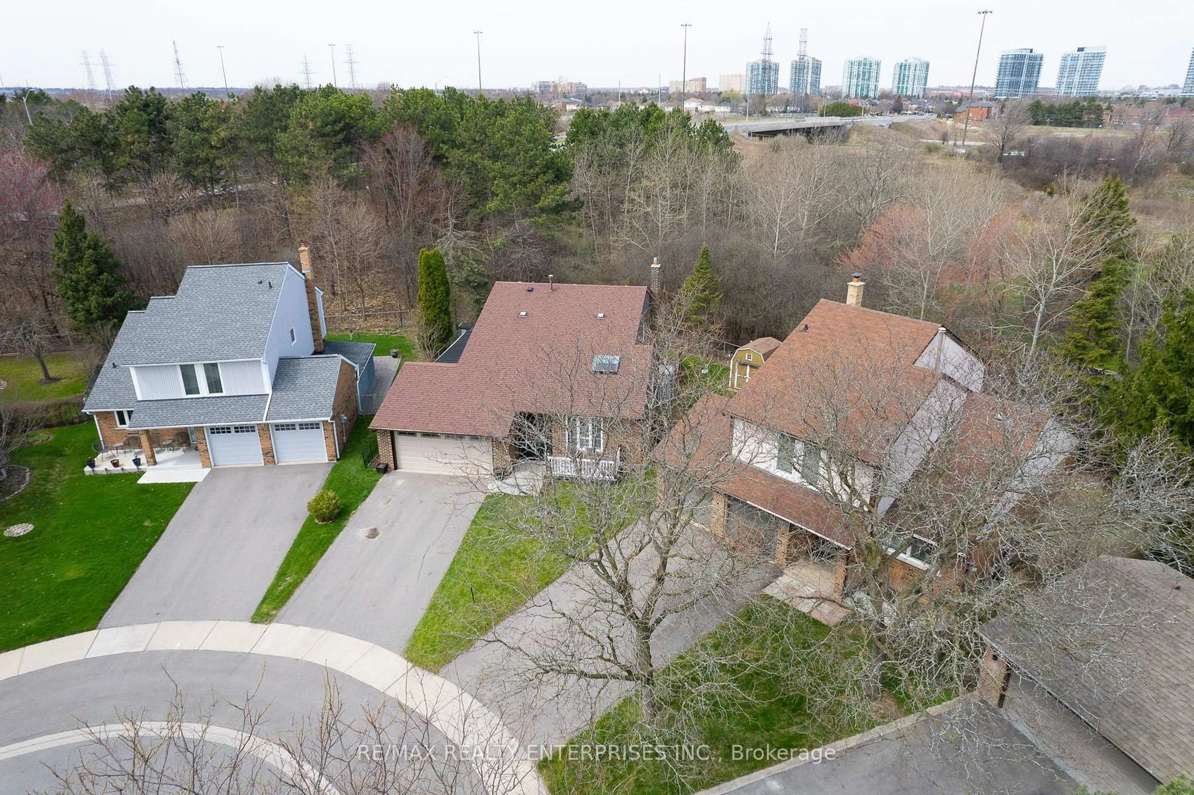 A pic from outside/outdoor area/front of a property/back of a property/a pic from drone, city buildings view from balcony for 4280 Flitter Crt, Mississauga Ontario L5L 2H8