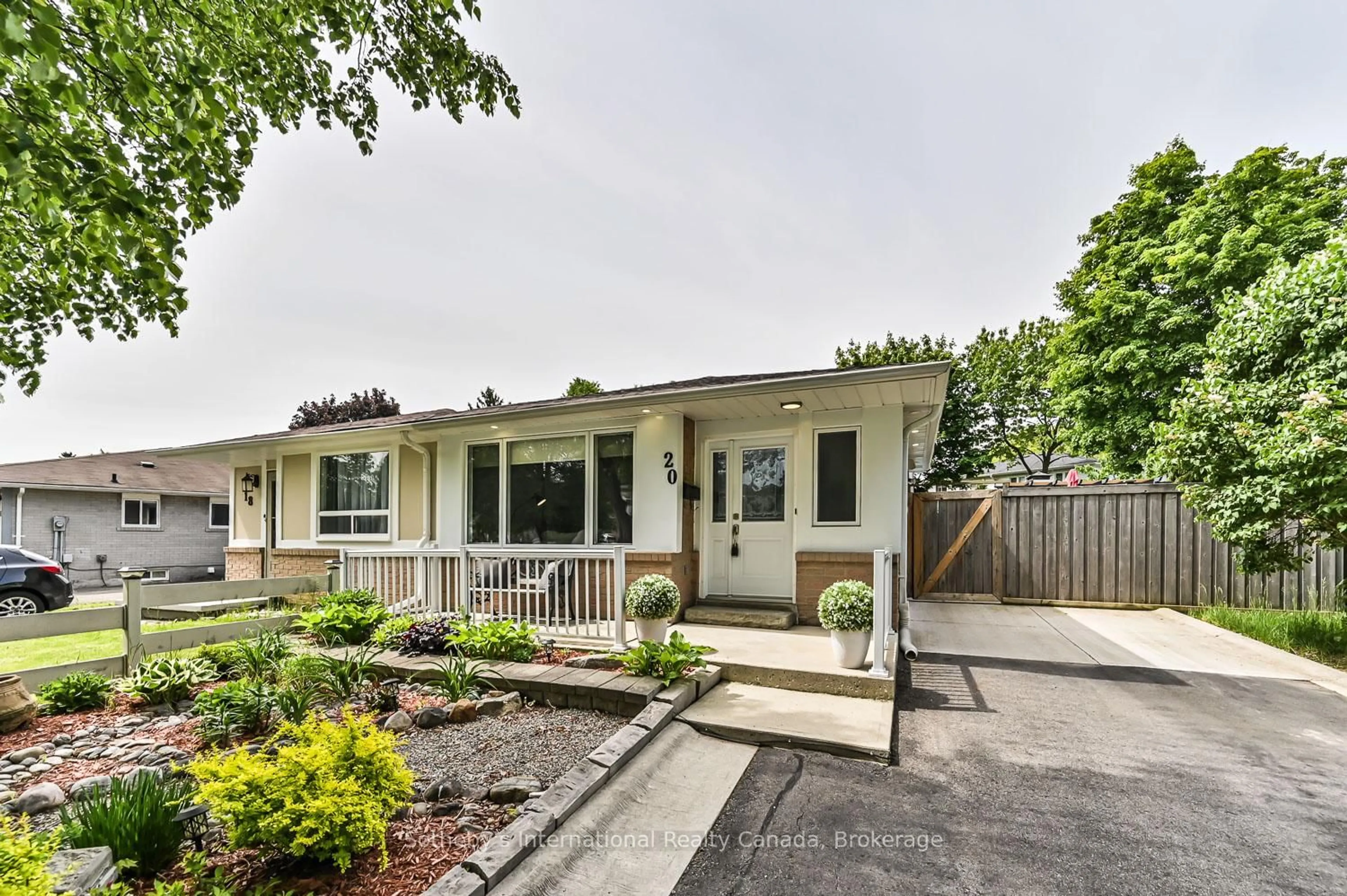 Unknown for 20 Marblehead Cres, Brampton Ontario L6S 2T9
