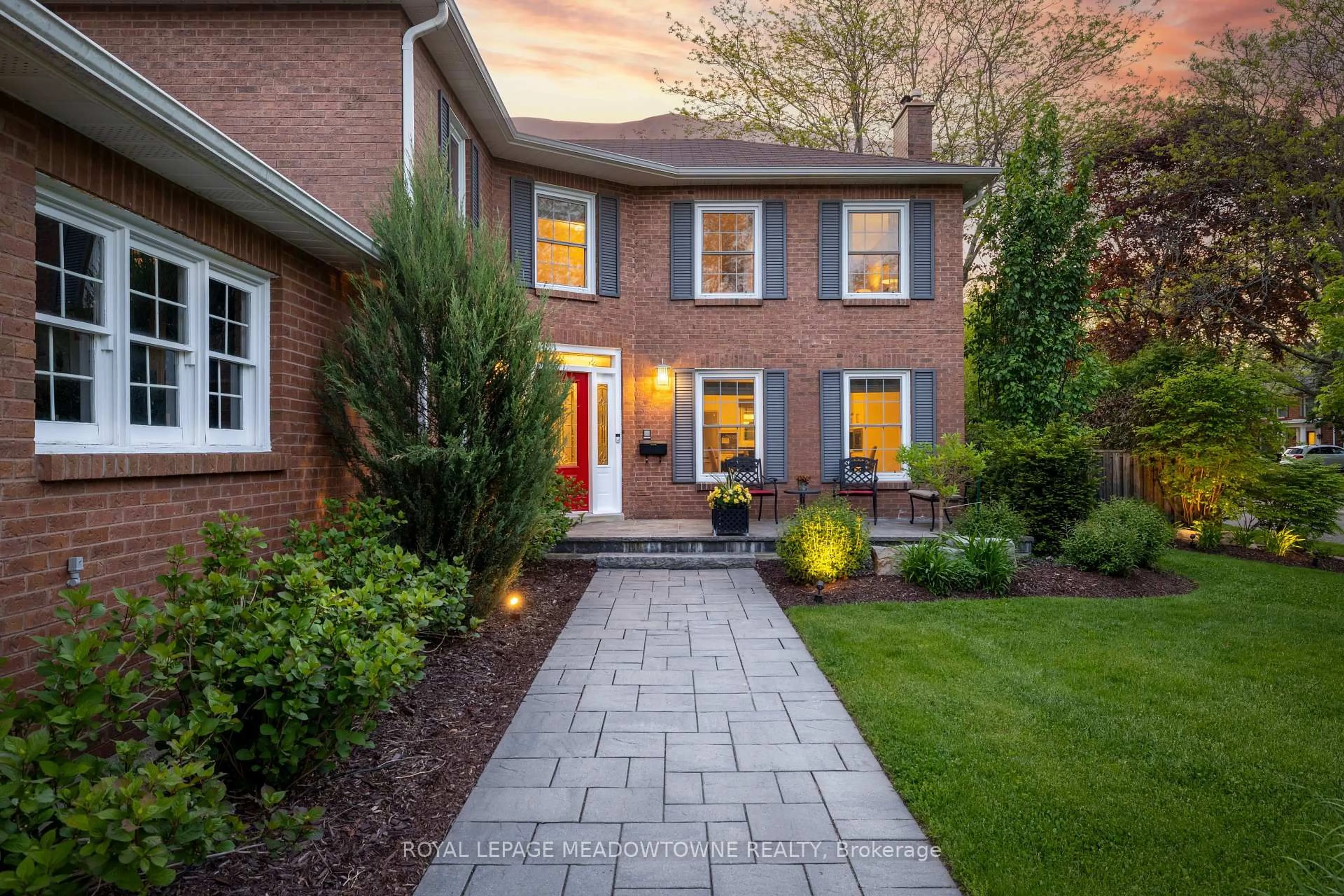 Home with brick exterior material, street for 3345 Sawmill Valley Dr, Mississauga Ontario L5L 2Z8