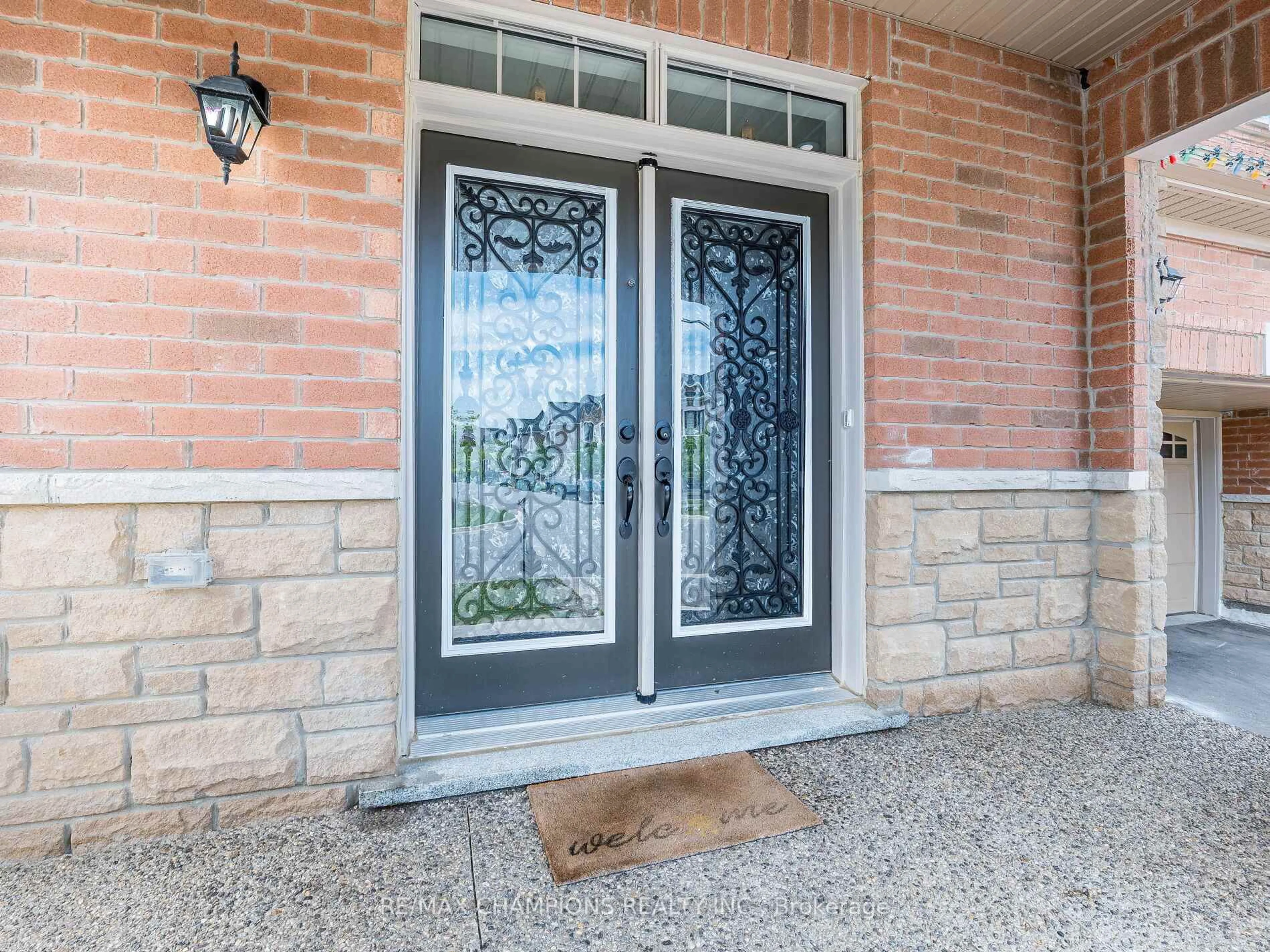 Indoor entryway for 12 Fruitvale Circ, Brampton Ontario L7A 5B8