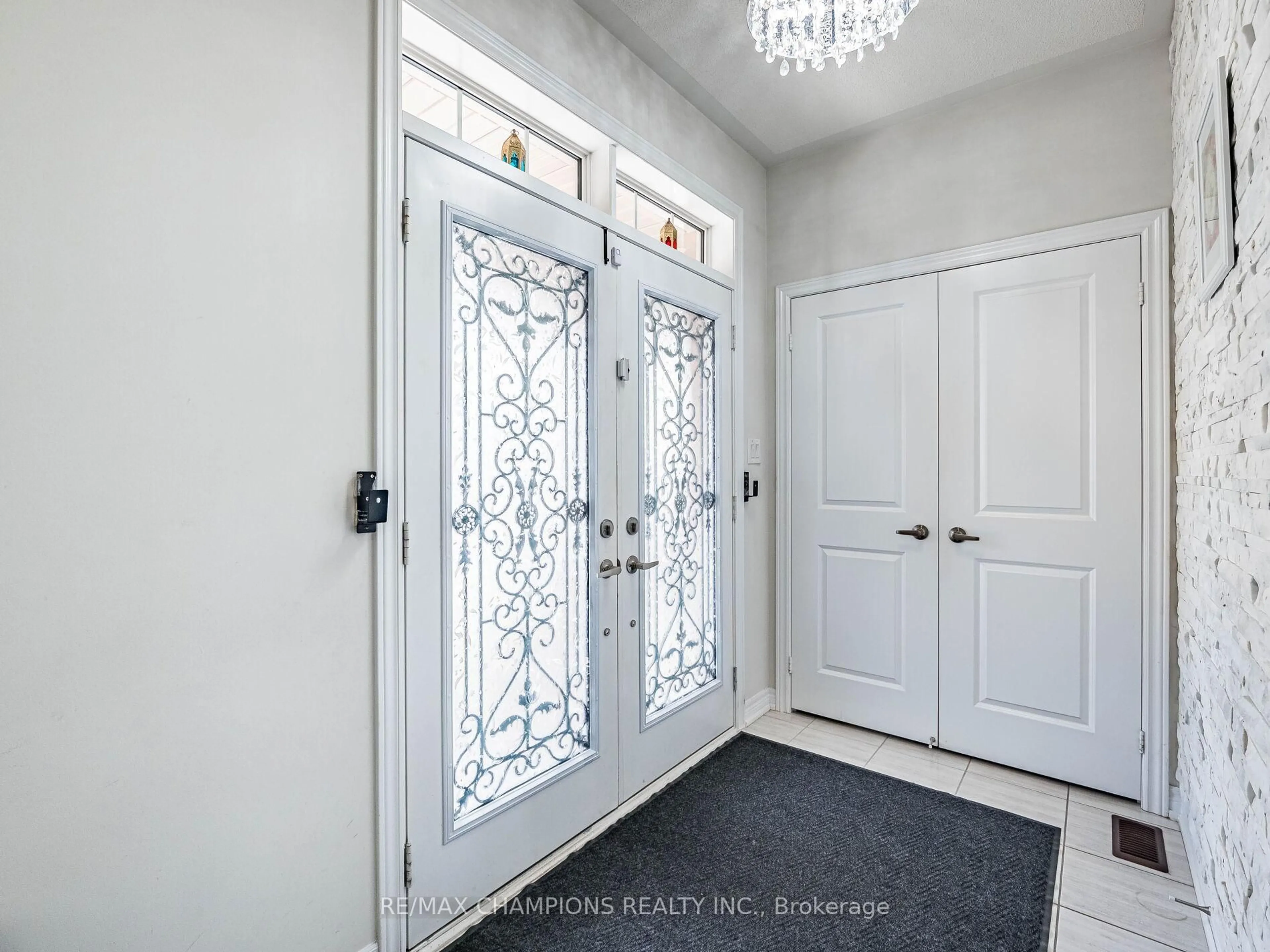 Indoor entryway for 12 Fruitvale Circ, Brampton Ontario L7A 5B8