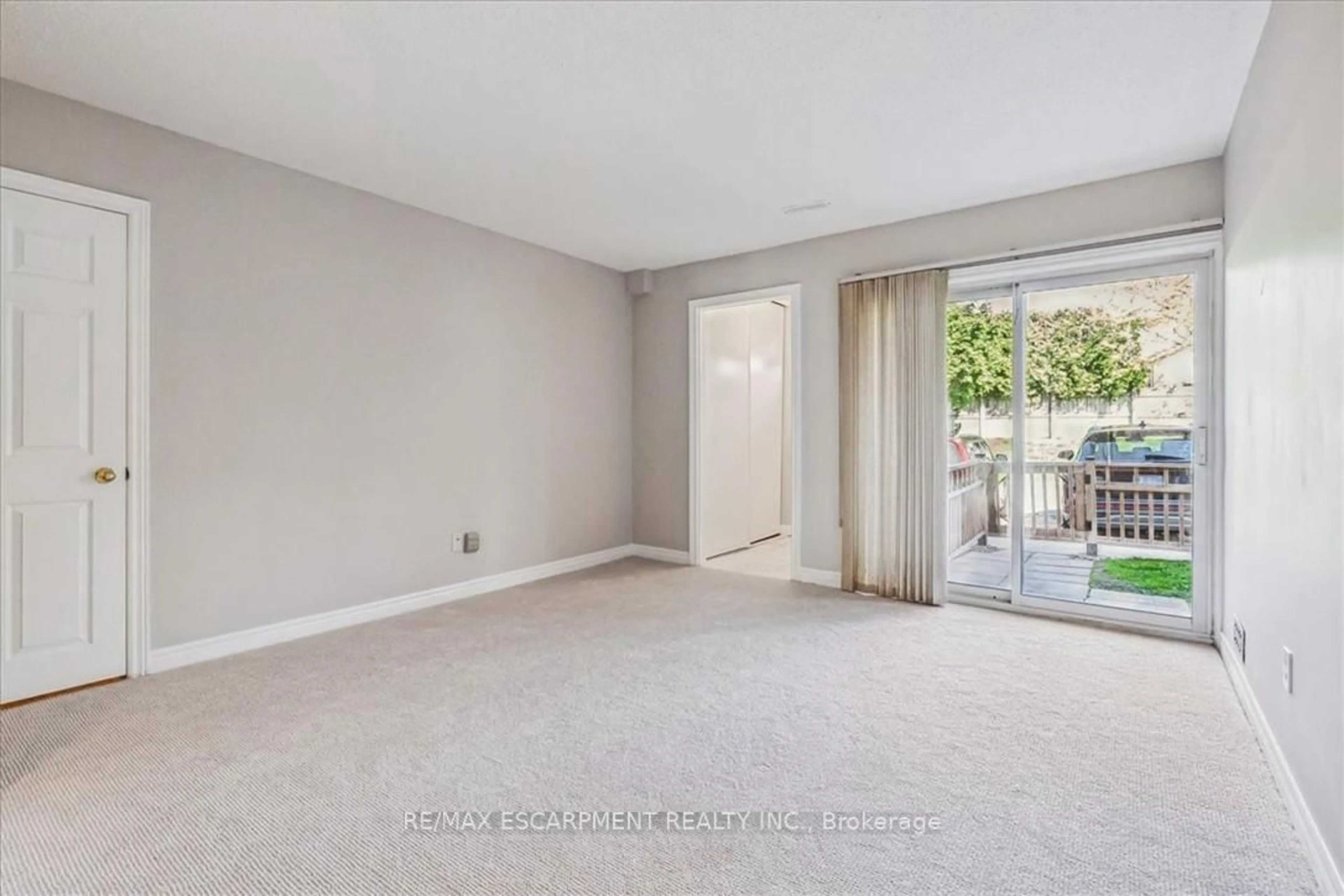A pic of a room for 4140 Foxwood Dr #1102, Burlington Ontario L7M 4R4