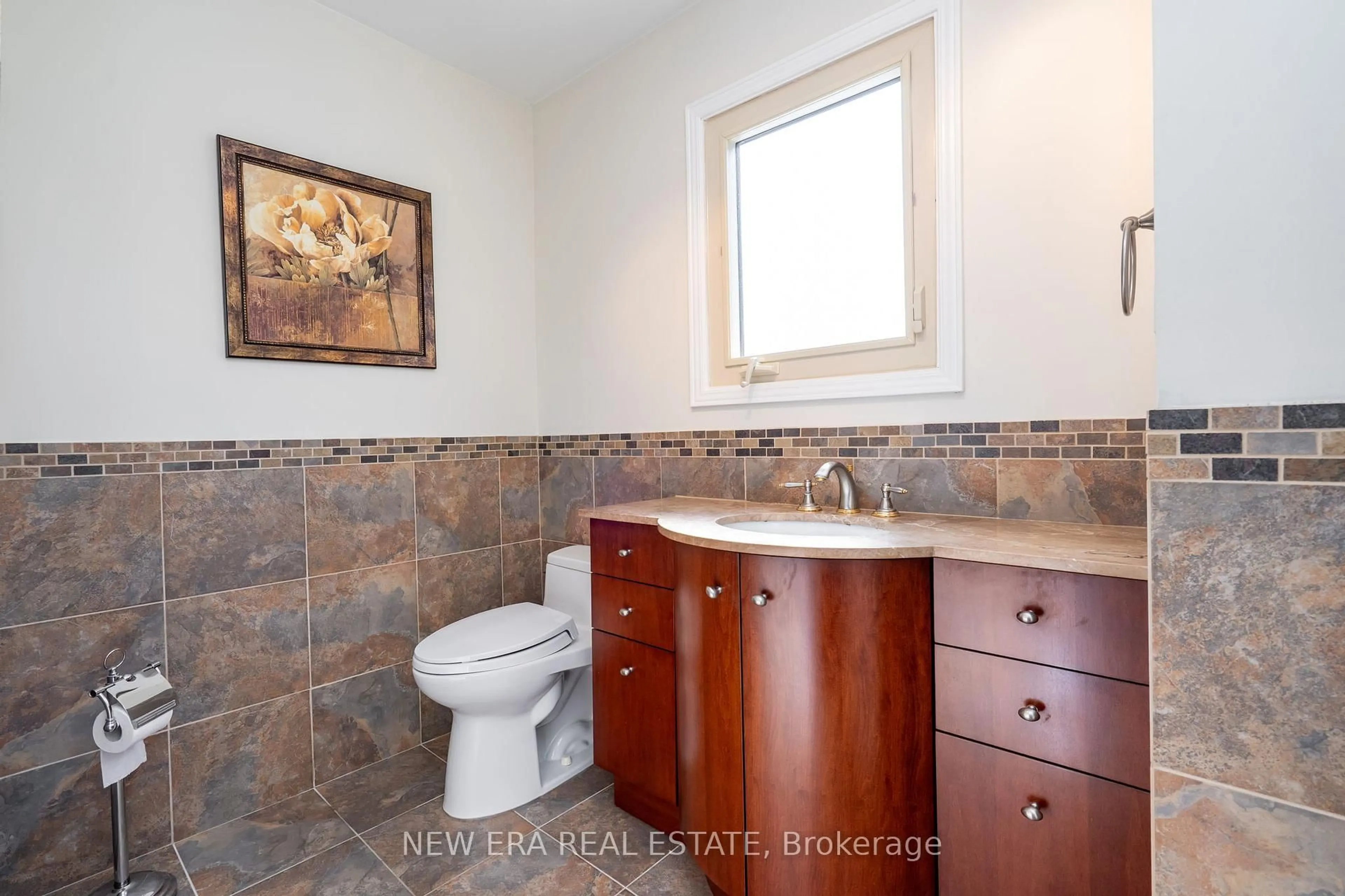 Standard bathroom, ceramic/tile floor for 6 Cairnmore Crt, Brampton Ontario L6Z 1T6