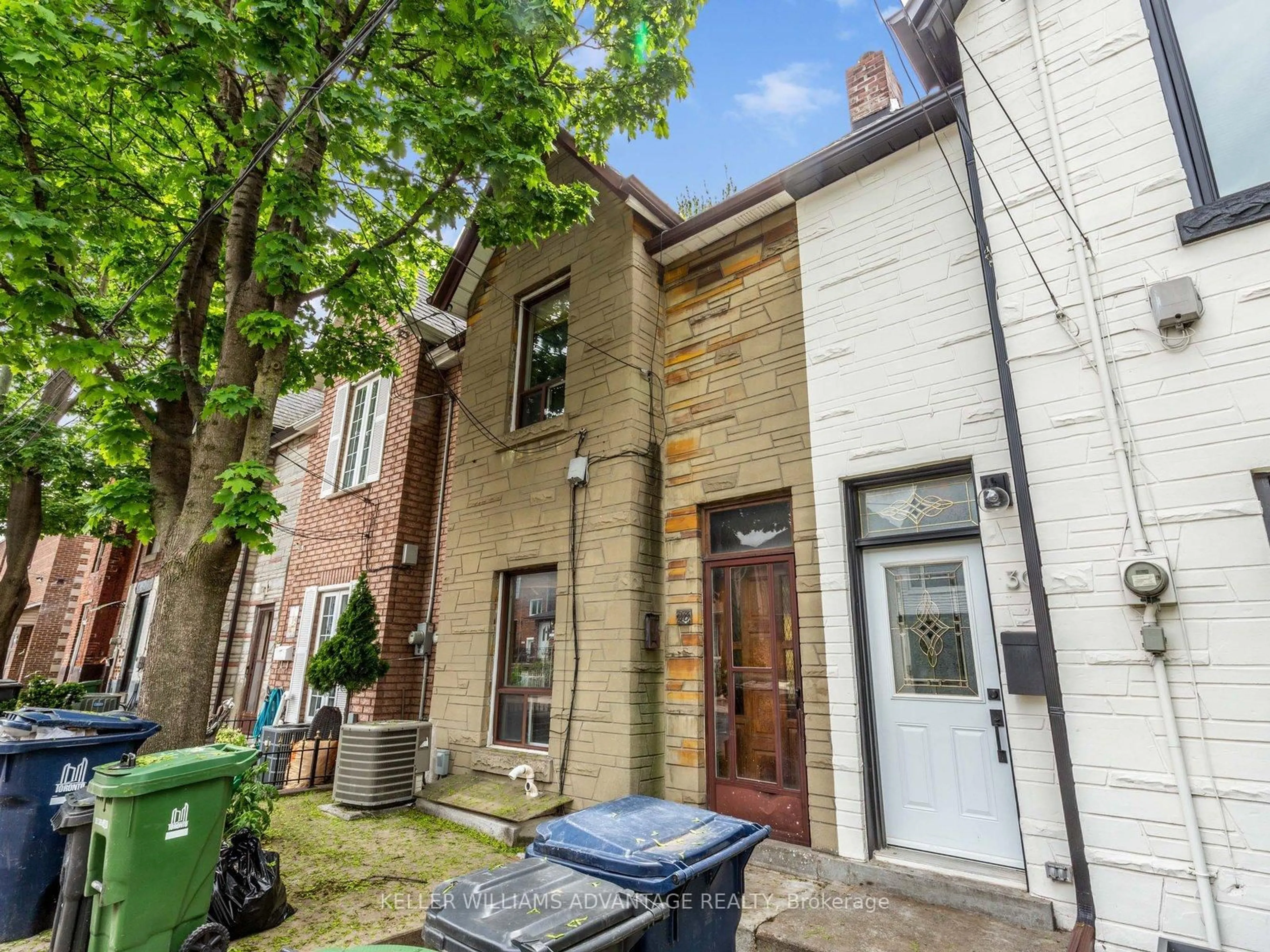 A pic from outside/outdoor area/front of a property/back of a property/a pic from drone, street for 28 Miller St, Toronto Ontario M6N 2Z7