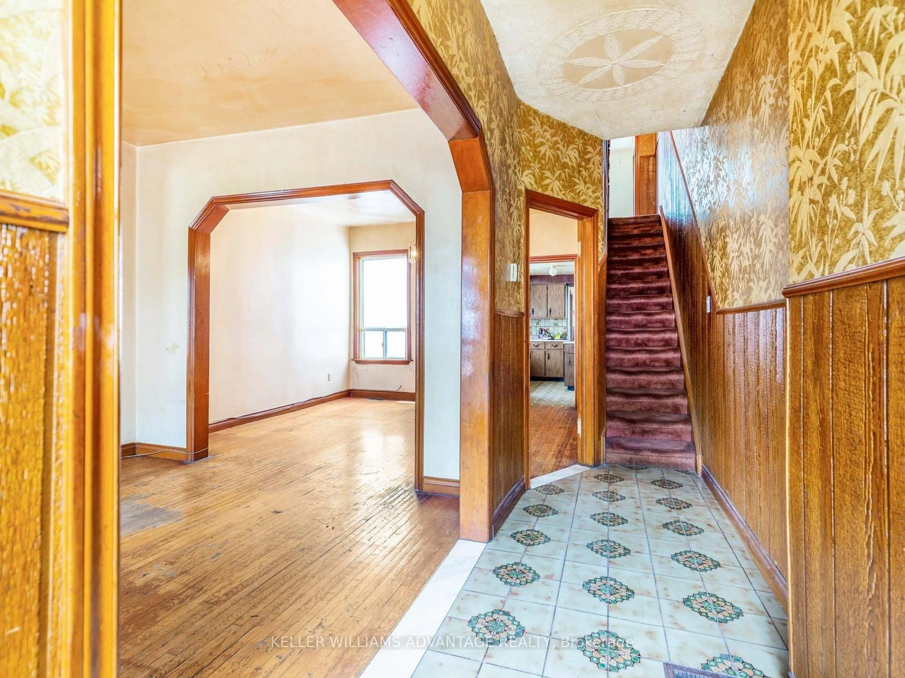 Indoor foyer for 28 Miller St, Toronto Ontario M6N 2Z7