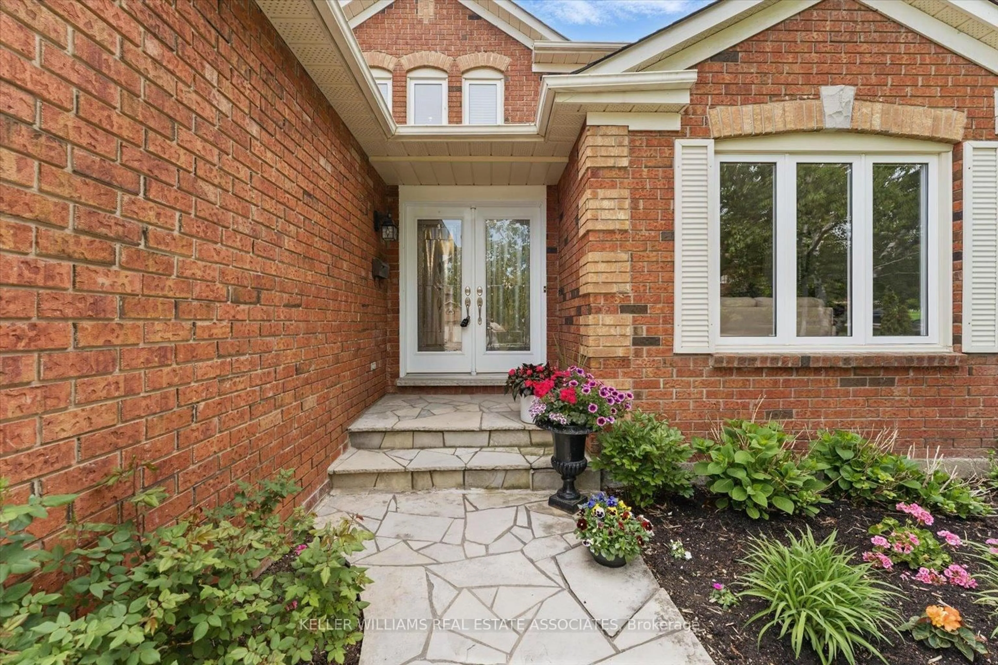 Home with brick exterior material, street for 1546 Hollywell Ave, Mississauga Ontario L5N 4P5