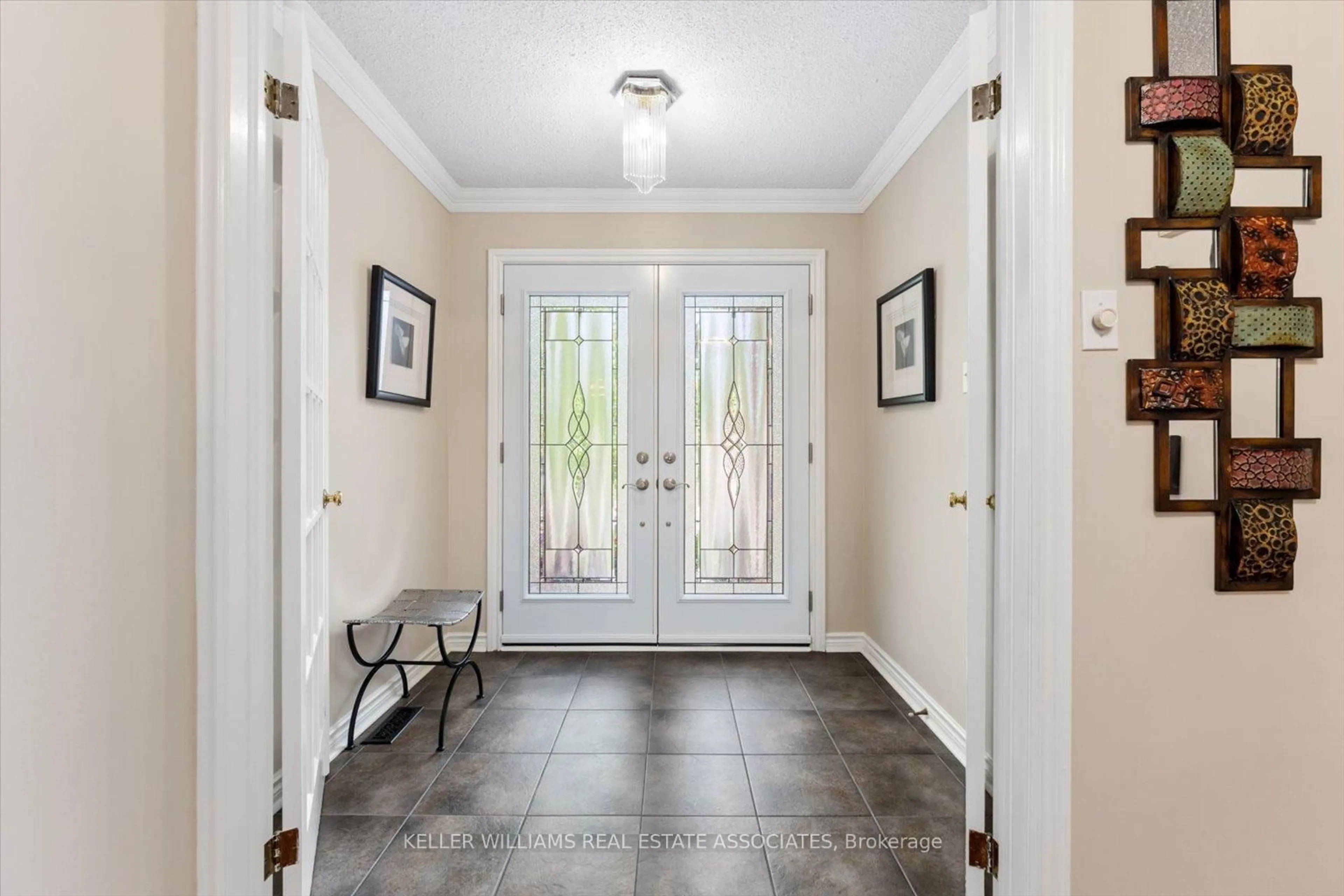 Indoor entryway for 1546 Hollywell Ave, Mississauga Ontario L5N 4P5