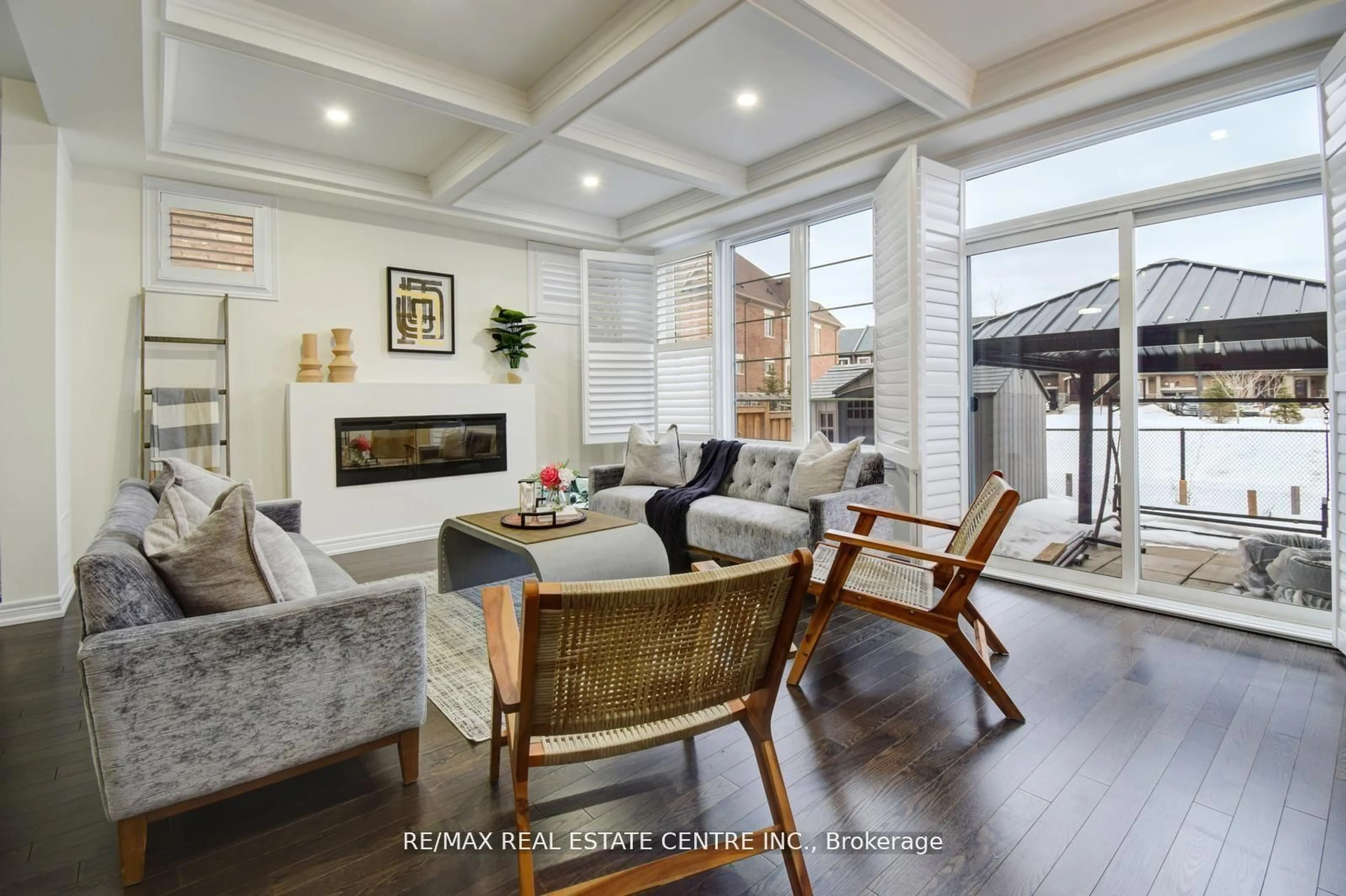 Living room with furniture, unknown for 1369 Farmstead Dr, Milton Ontario L9E 1K4