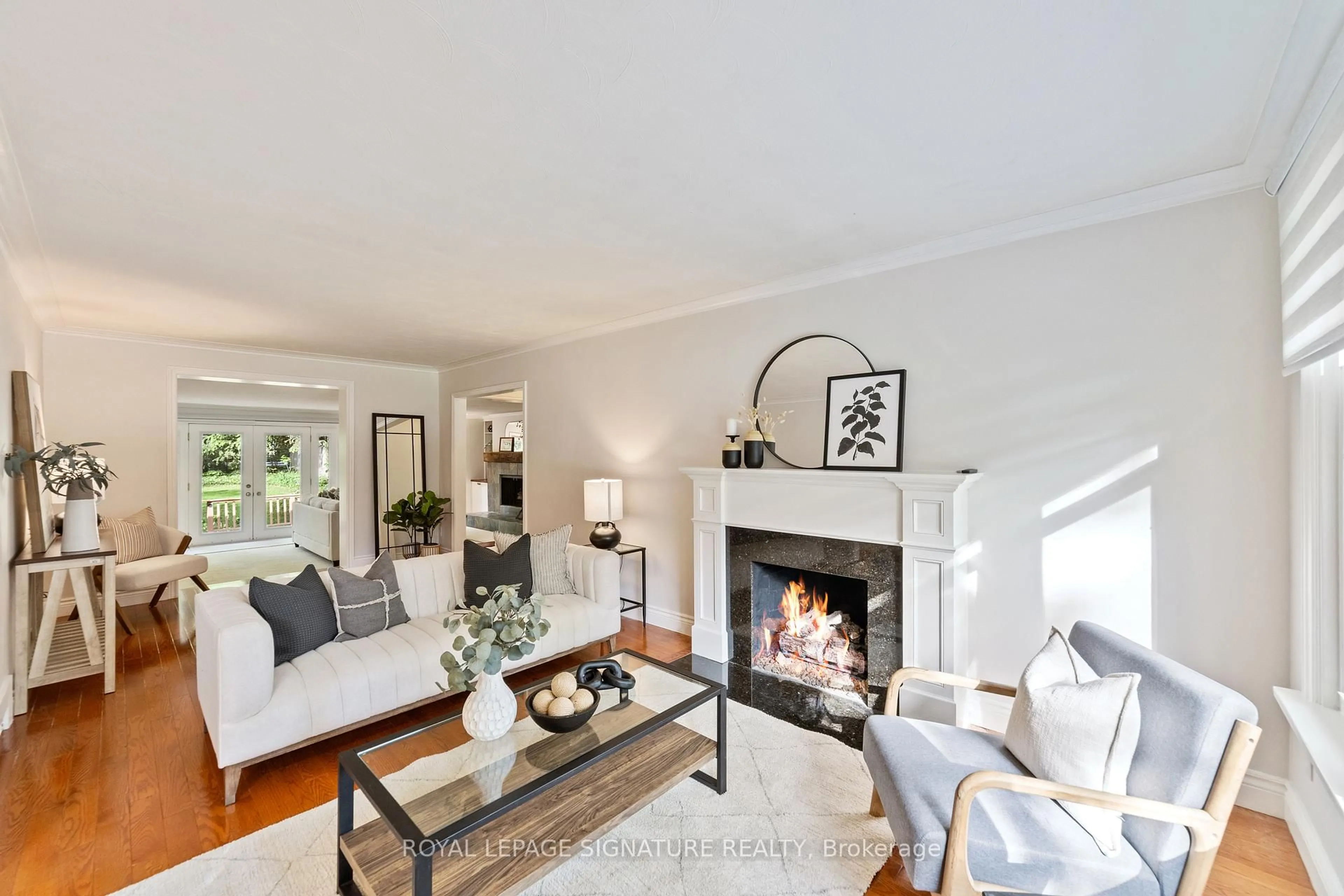 Living room with furniture, unknown for 294 Watson Ave, Oakville Ontario L6J 3V4
