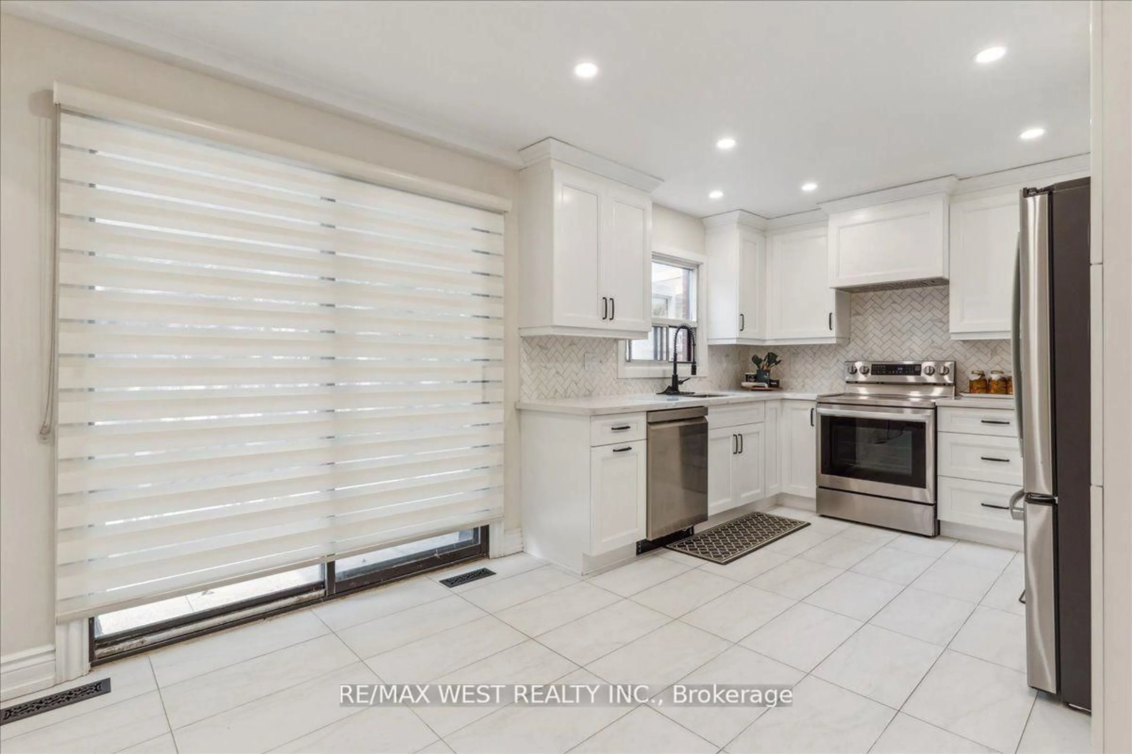 Contemporary kitchen, ceramic/tile floor for 209 Louis Dr, Mississauga Ontario L5B 2V5