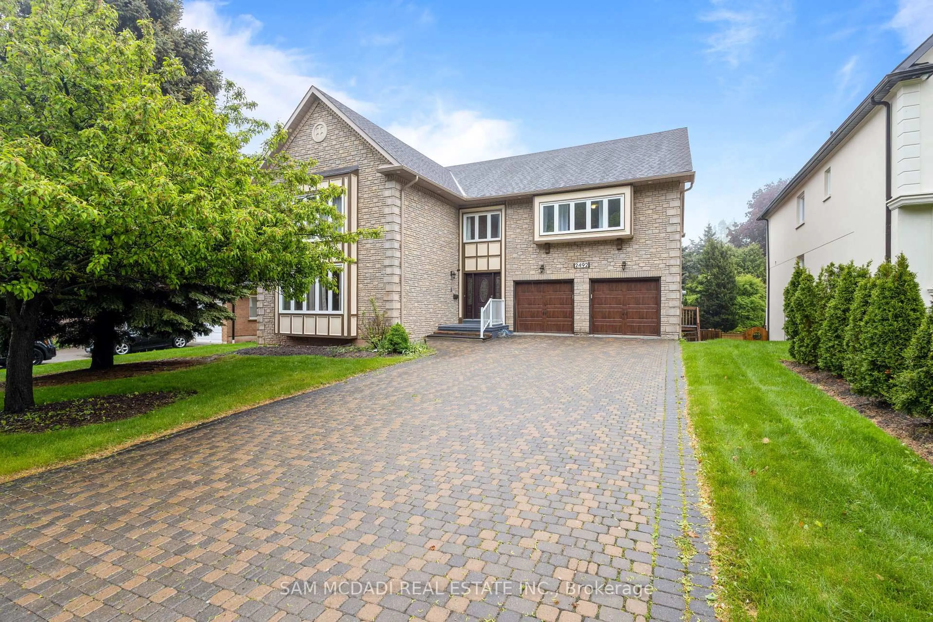 Home with brick exterior material, street for 2492 Erin Centre Blvd, Mississauga Ontario L5M 5B2