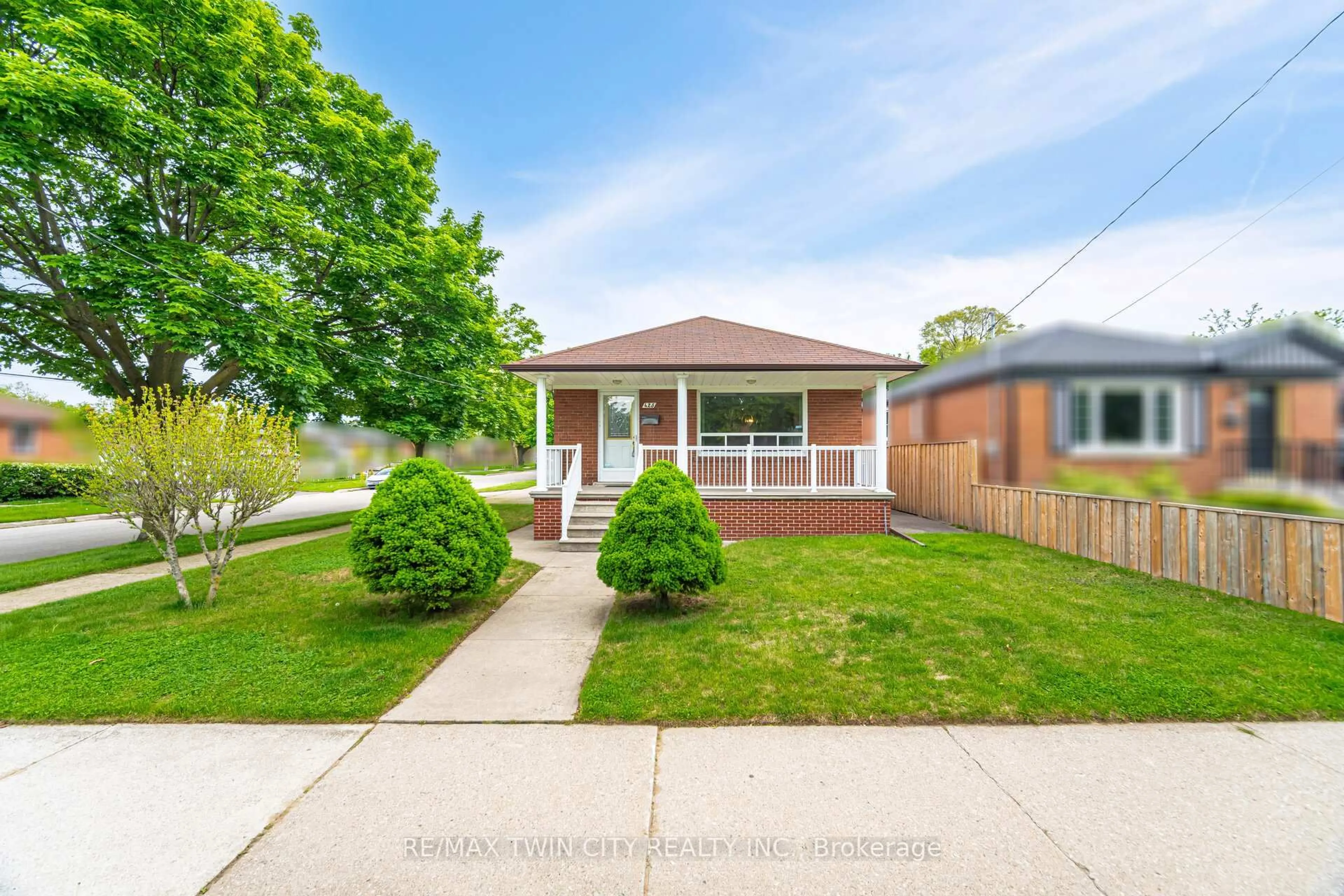 Unknown for 425 Lanor Ave, Toronto Ontario M8W 2R9