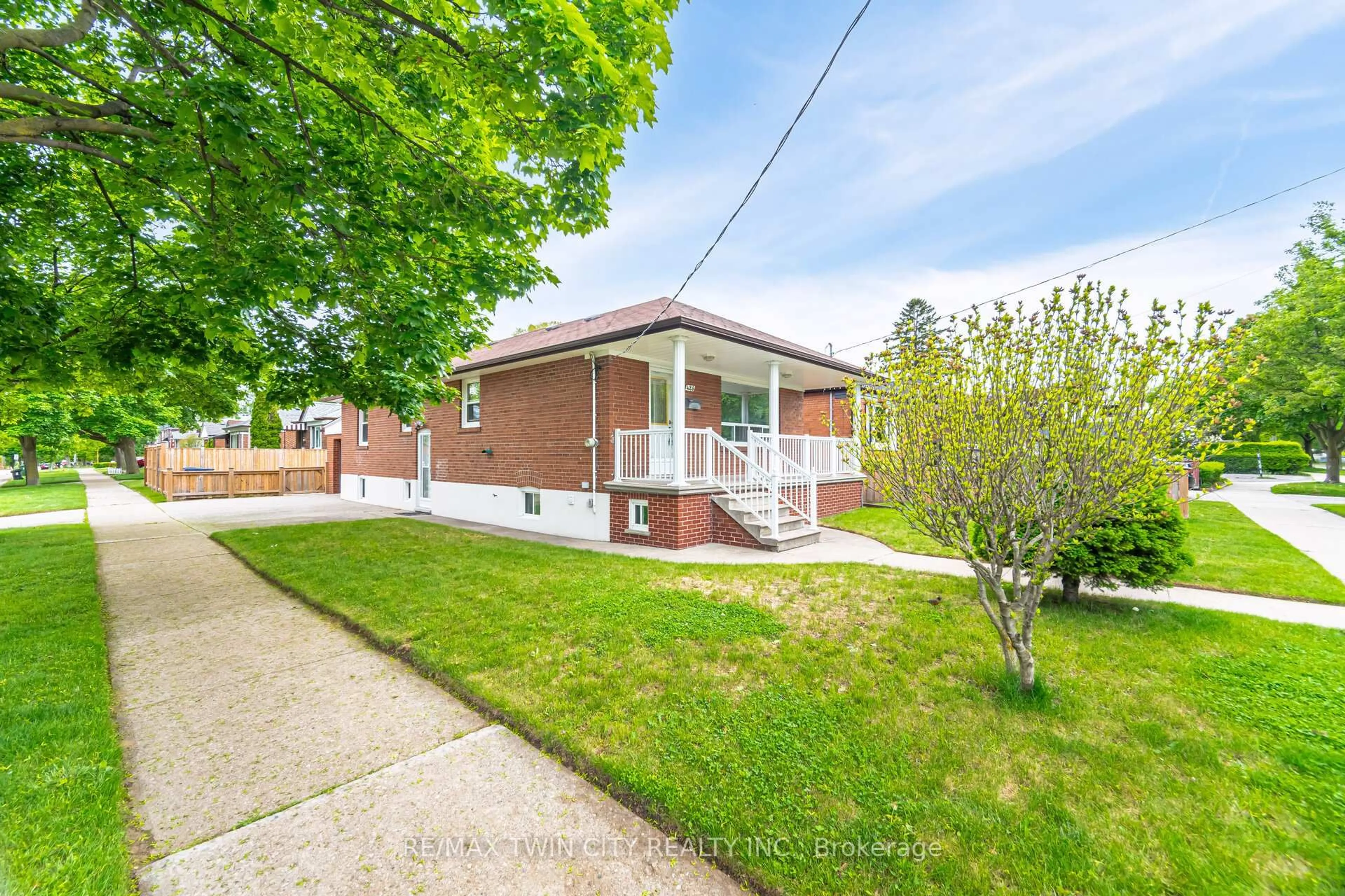 Unknown for 425 Lanor Ave, Toronto Ontario M8W 2R9
