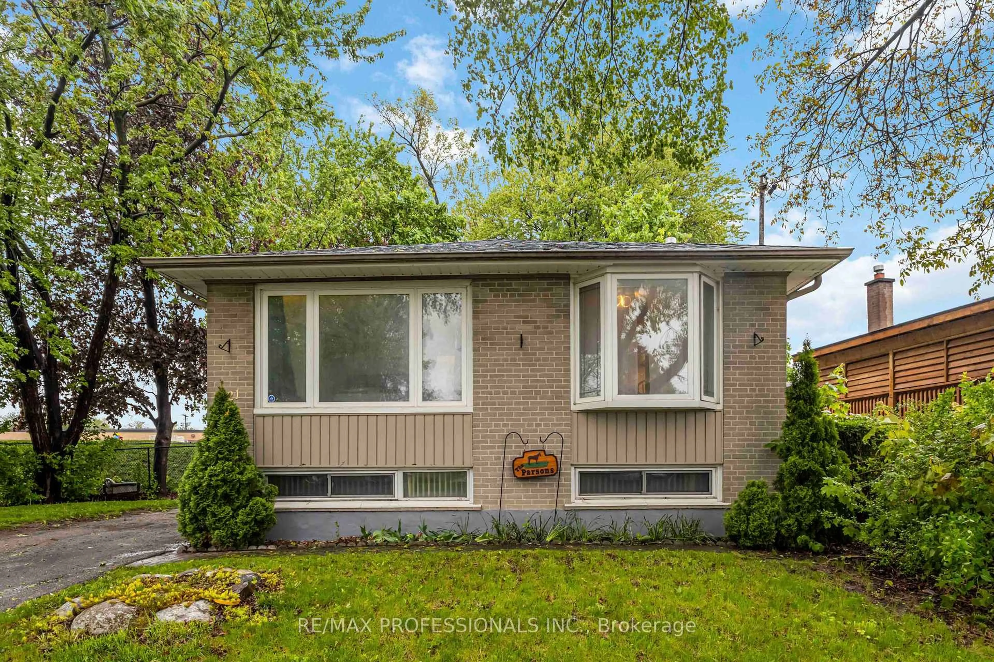 Home with vinyl exterior material, street for 21 Caulfield Rd, Toronto Ontario M9W 1X1