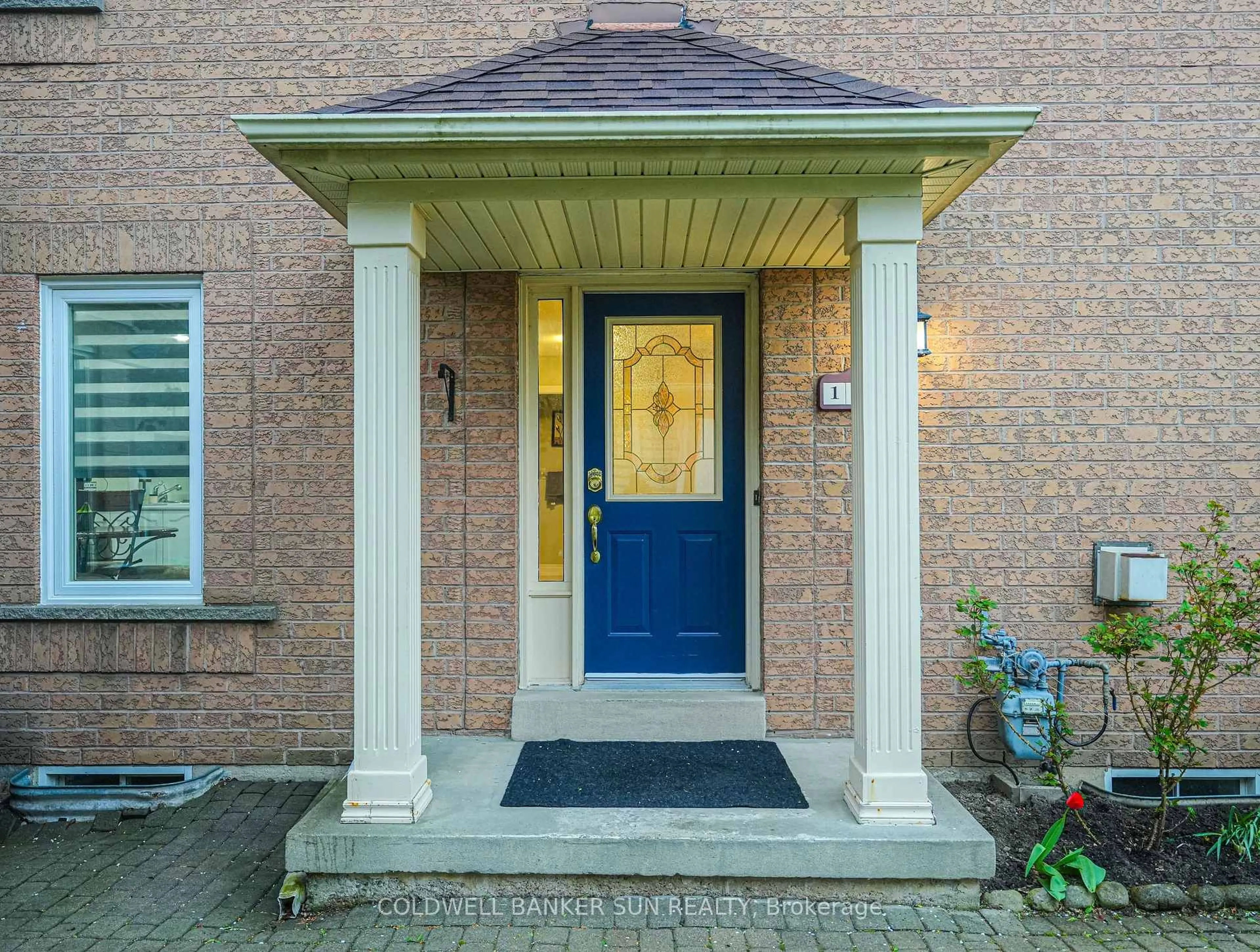 Indoor entryway for 194 Pressed Brick Dr, Brampton Ontario L6V 4K7