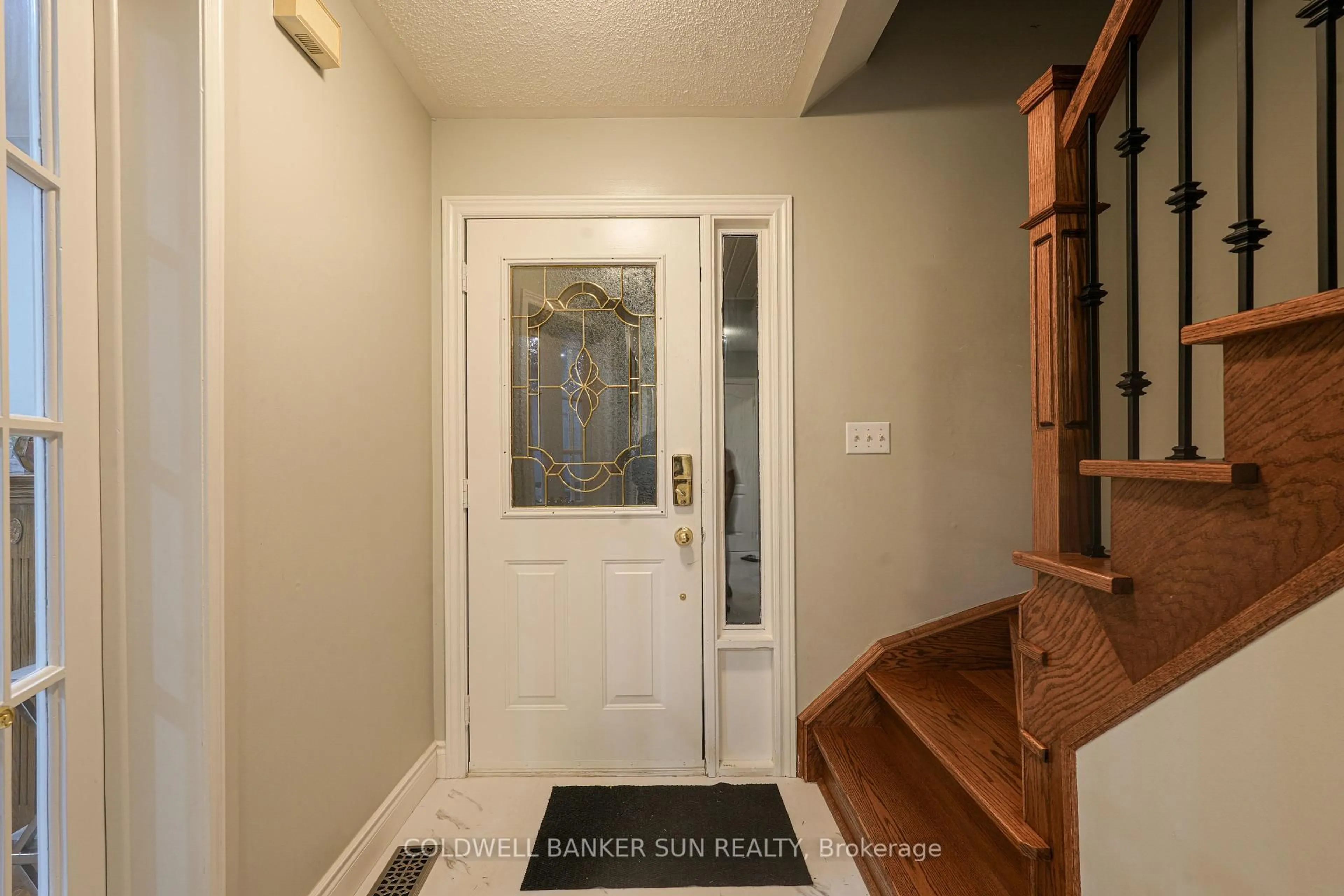 Indoor entryway for 194 Pressed Brick Dr, Brampton Ontario L6V 4K7