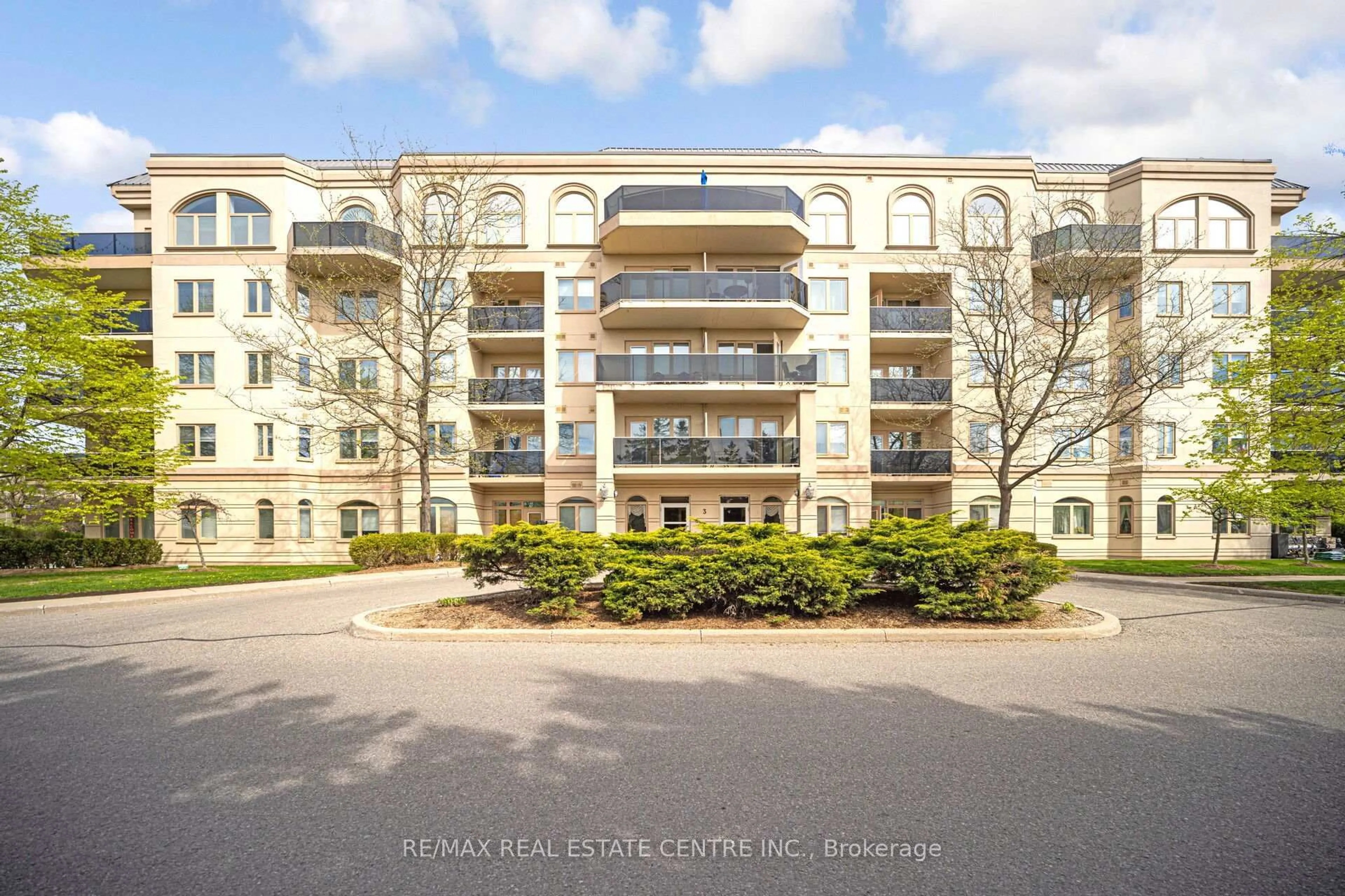 A pic from outside/outdoor area/front of a property/back of a property/a pic from drone, unknown for 3 Dayspring Circ #301, Brampton Ontario L6P 1B7