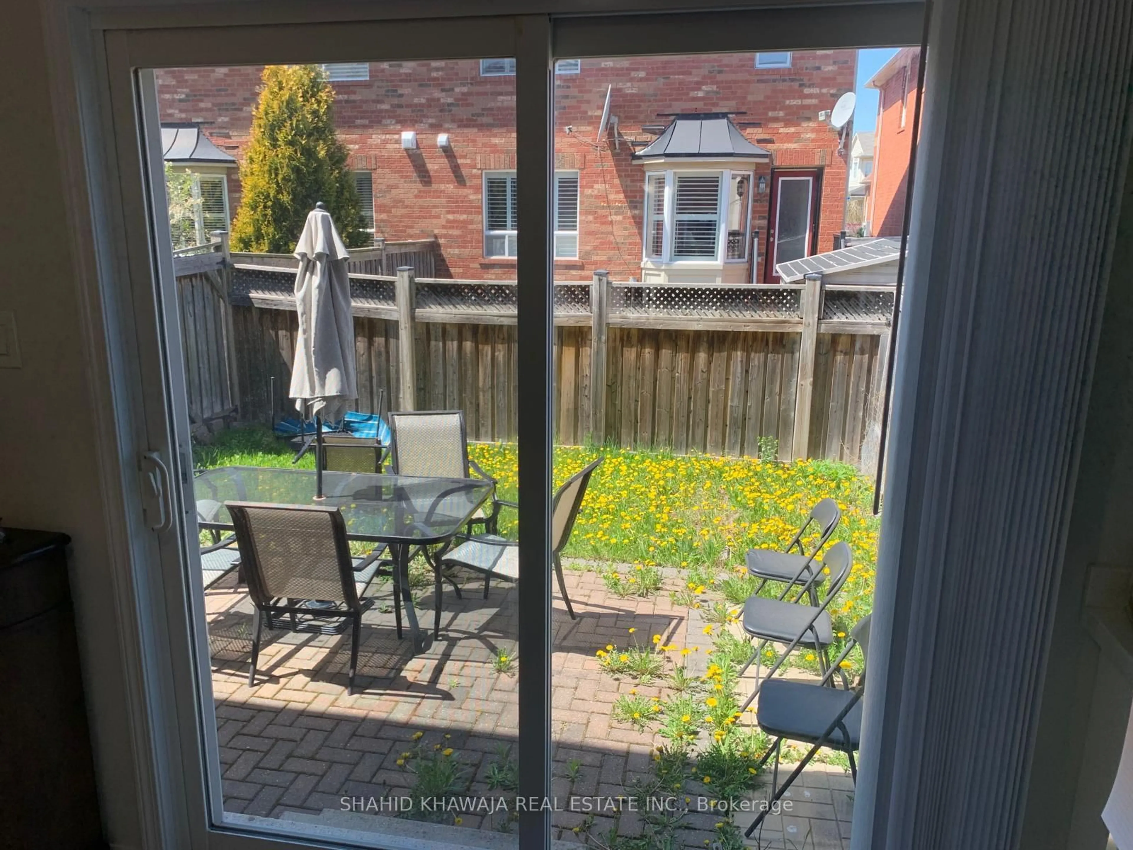 A pic from outside/outdoor area/front of a property/back of a property/a pic from drone, street for 841 Gifford Cres, Milton Ontario L9T 0L2