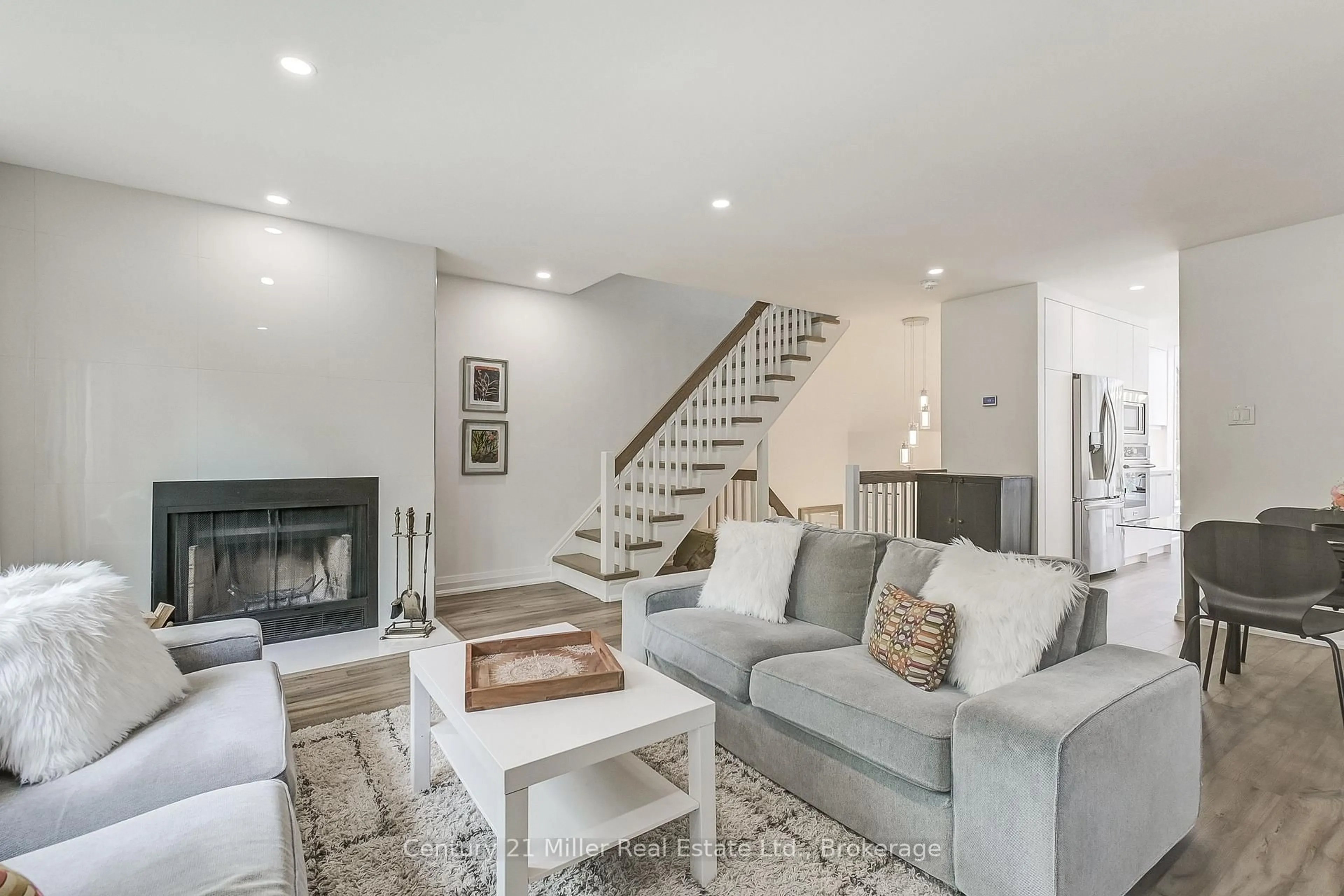 Living room with furniture, unknown for 1120 Queens Ave #17, Oakville Ontario L6H 2B5